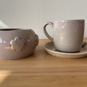 Tasse, sous-tasse et sucrier en céramique