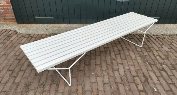 Banc design Harry Bertoia Knoll International.