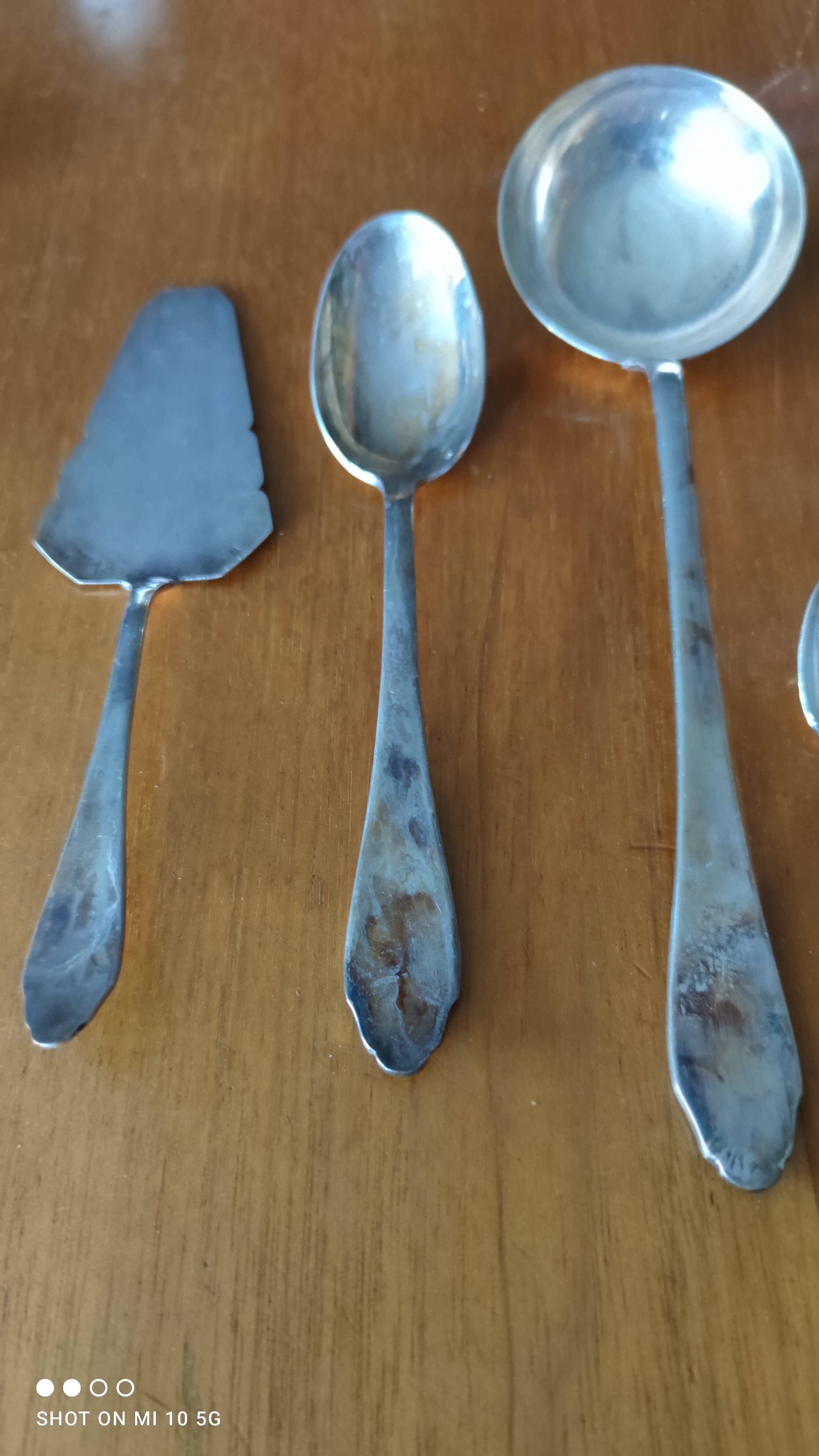 Silver-plated flatware set with its original silver-plated metal box, Maison St Médard silversmiths, circa 1950