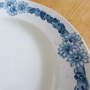 Assiette plate, Longchamp en terre de fer, modèle Denise 221253