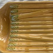 Plat pour asperges en céramique émaillée barbotine vintage