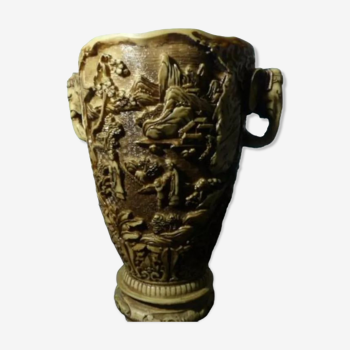 Vase with double elephant handles