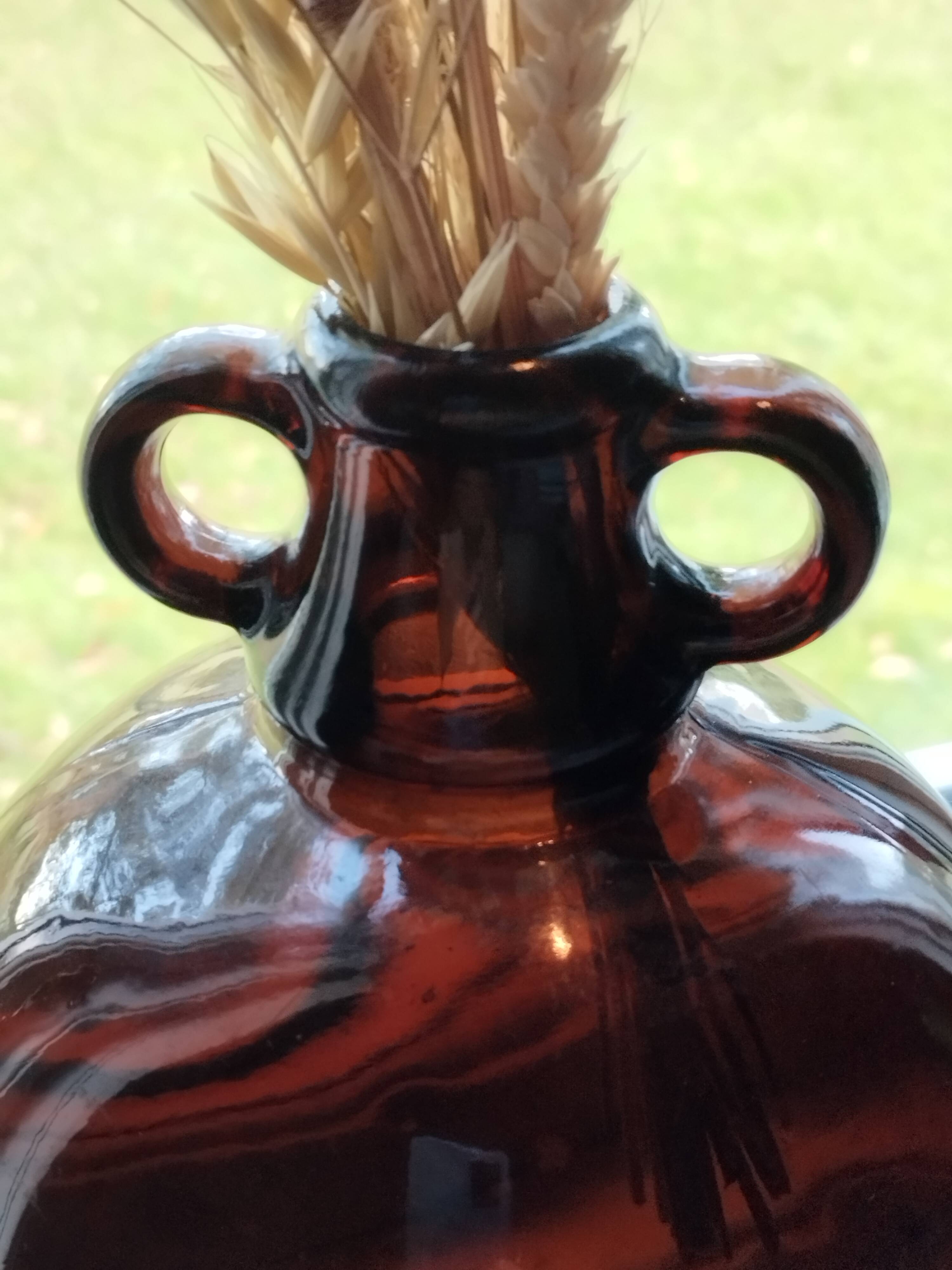 Amber glass cylinder with 2 handles
