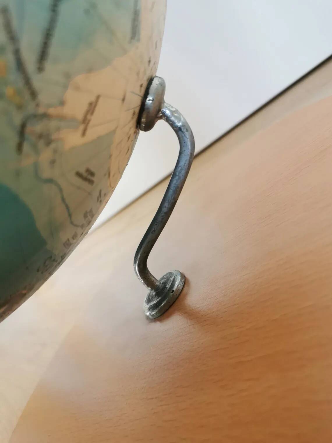 Globe terrestre TLOS Zagreb, années 1970