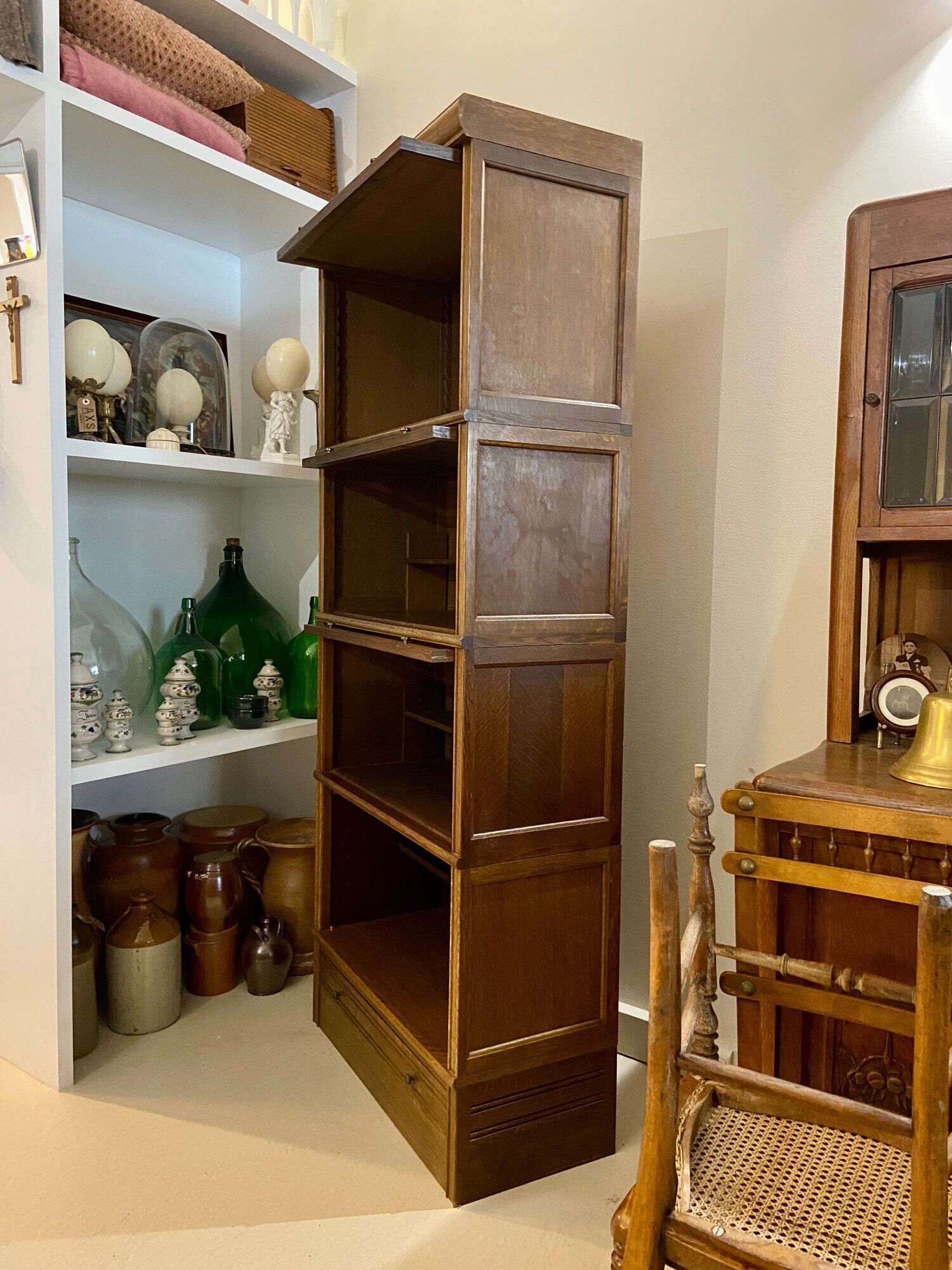 Dark wood display case 4 compartments and 1 drawer