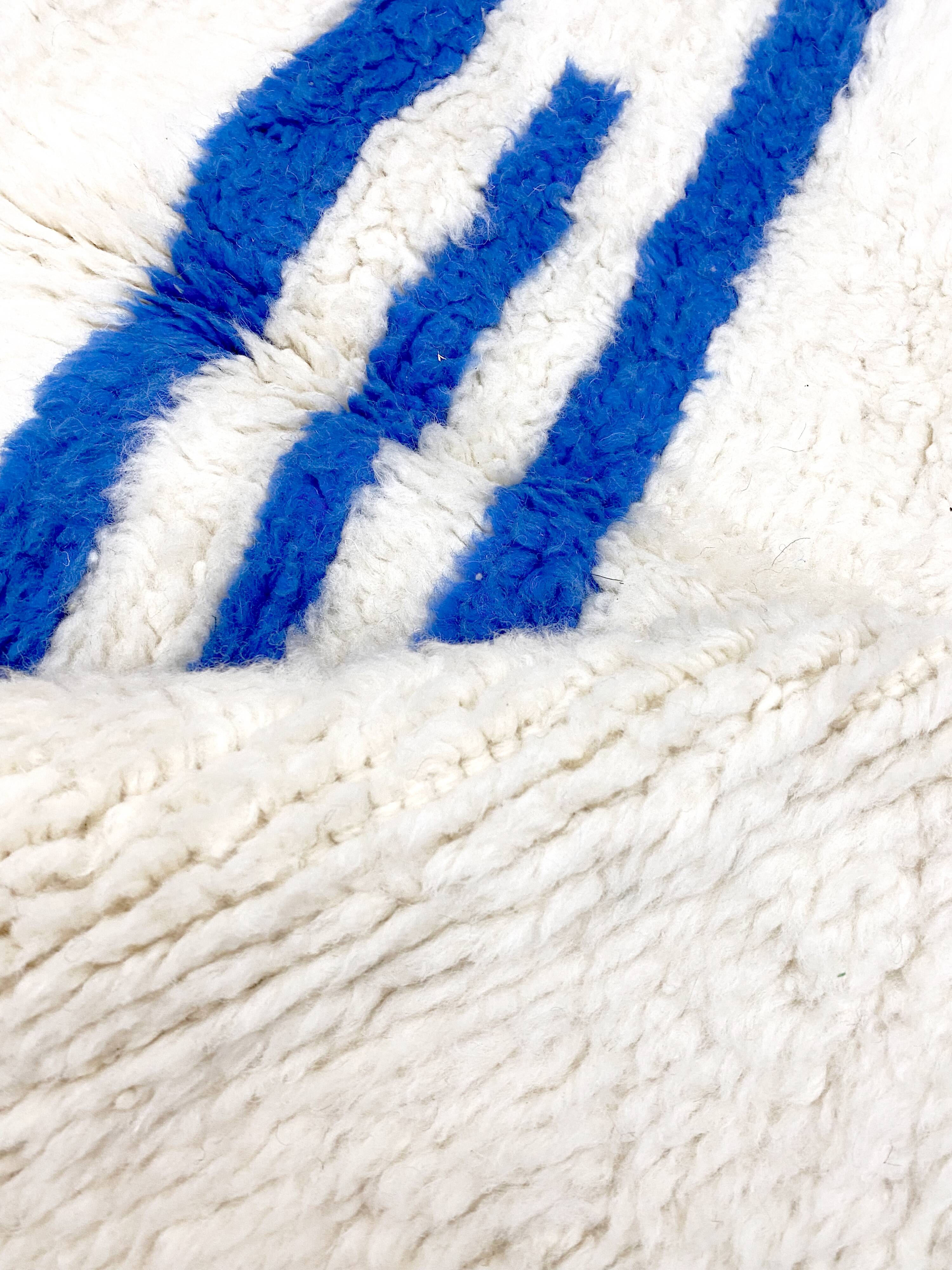 Beni Ouarain Berber rug with Majorelle blue patterns, 2.50x1.65m