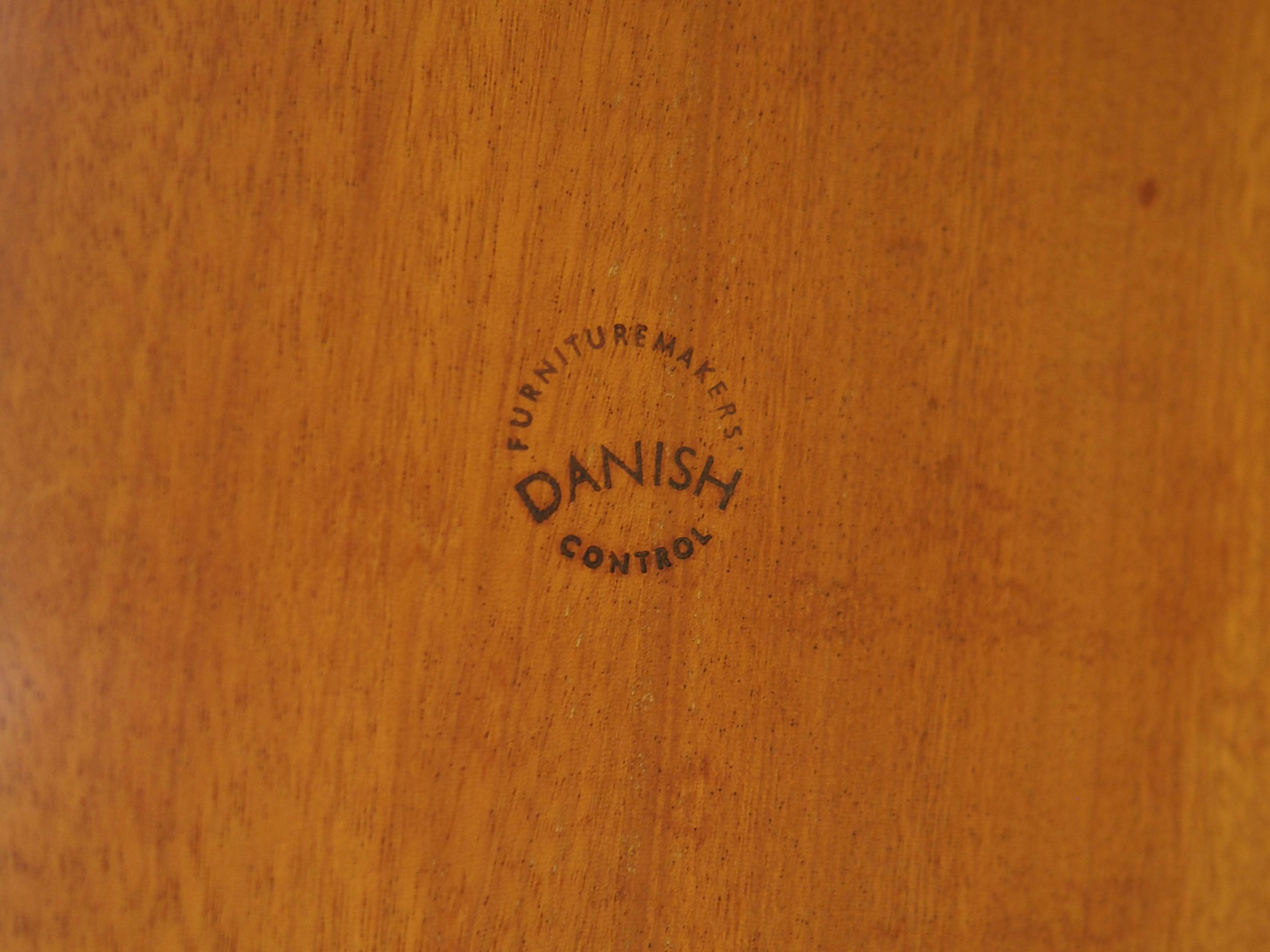Round teak table, Danish design, 1960s, manufacturer: Gudme Møbelfabrik, de