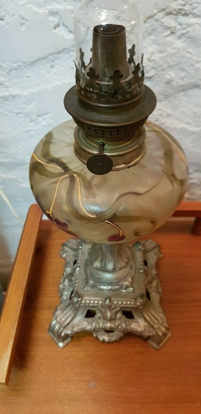 Lampe à pétrole ancienne xixe en verre émaillé à décor de fleurs Selency Lampe à pétrole ancienne xixe en verre émaillé à décor de fleurs Selency