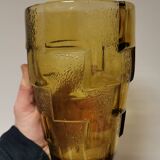 Vase stylisé en verre jaune, art déco