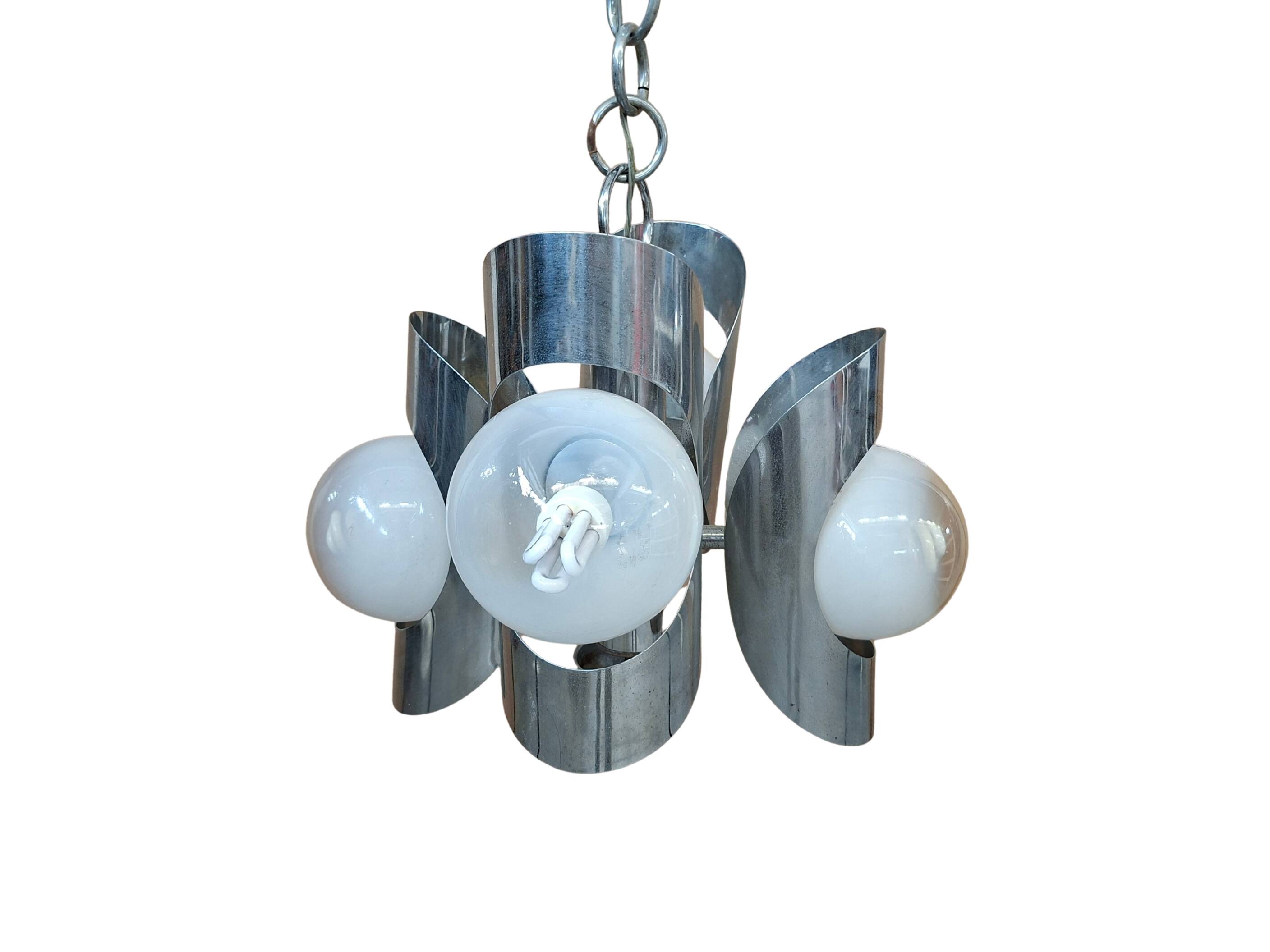 Iconico Lampadario Vintage Anni '70 – Design "Space Age" in Ferro Cromato