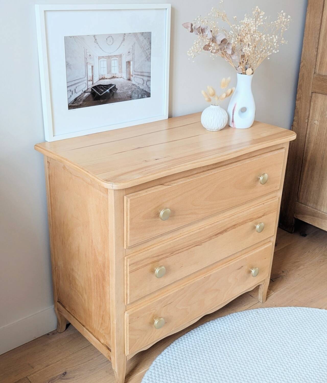 Commode vintage en bois blond, rénovée