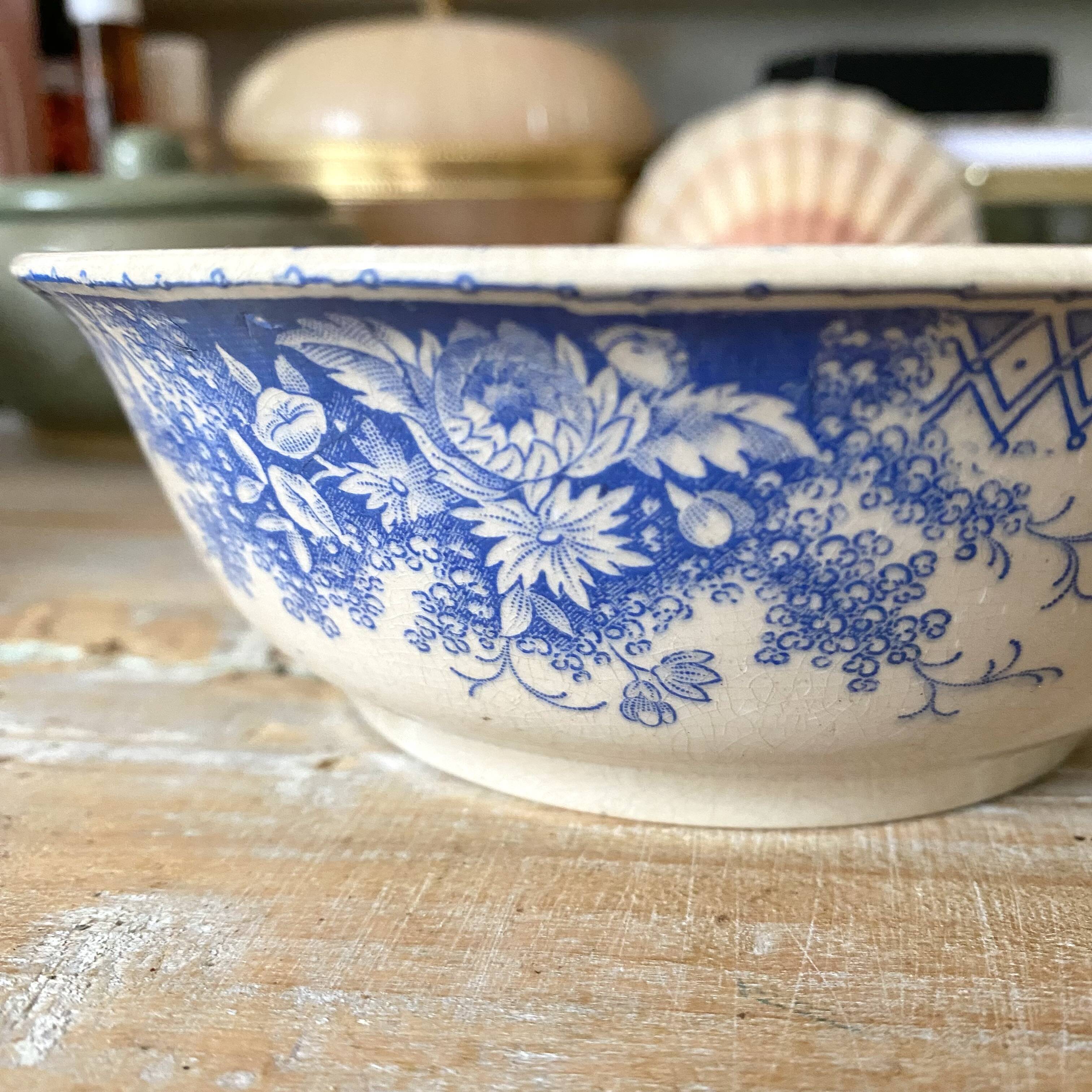 Bowl, earthenware dish from Sarreguemines, planter model.