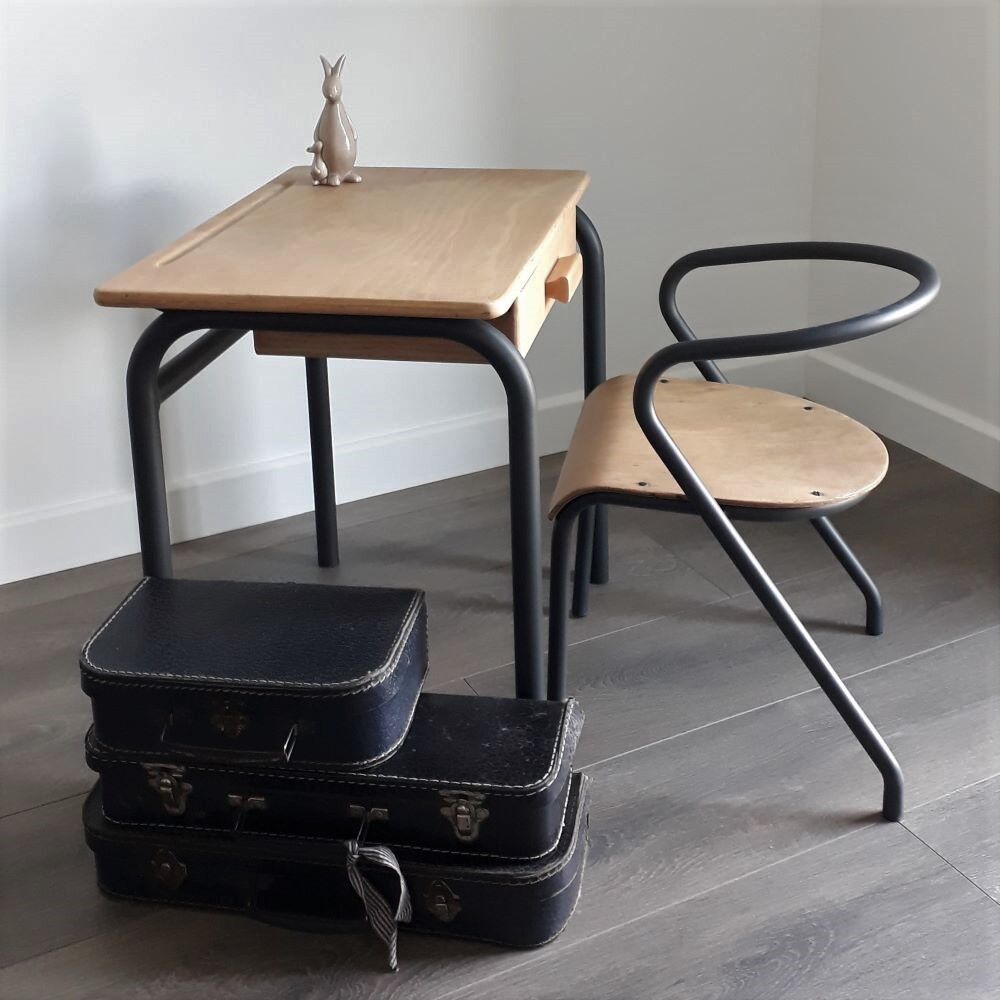 Desk set and school chair