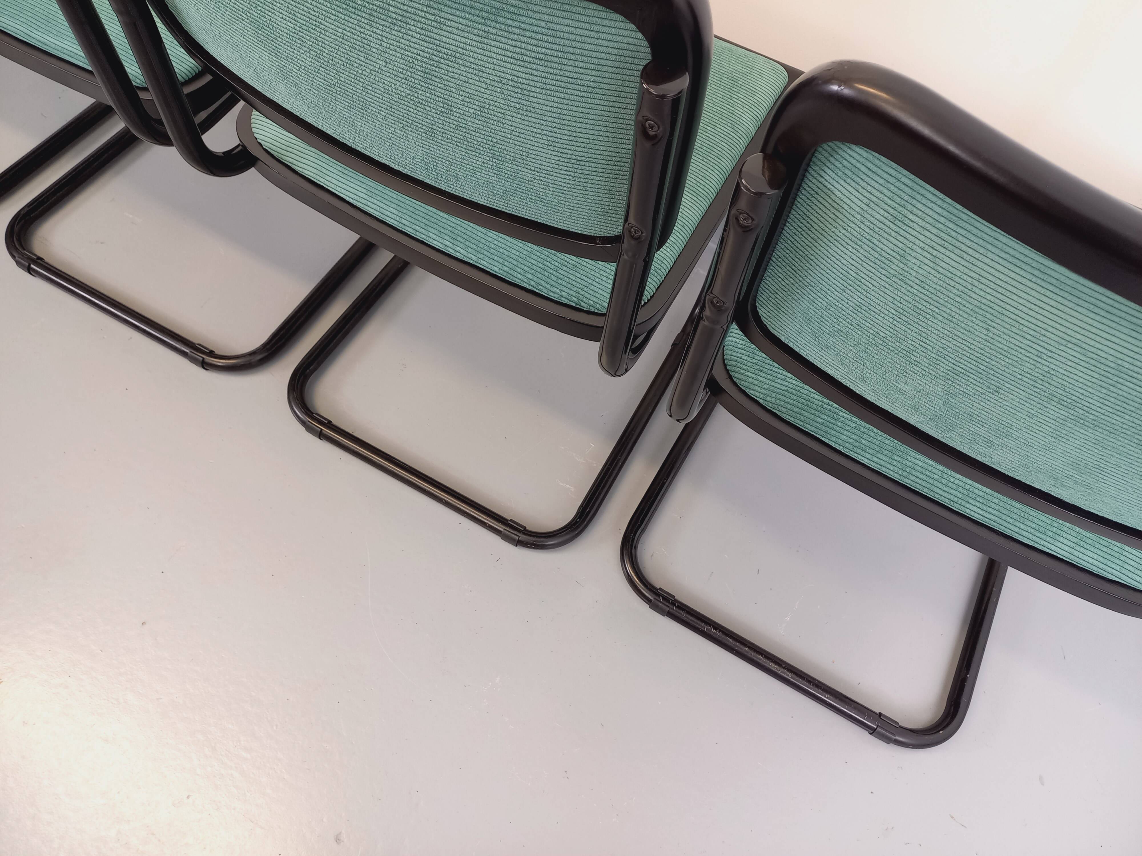 Set of 4 vintage Marcel Breuer Cesca B32 Bauhaus style chairs in black metal, black wood and v fabric