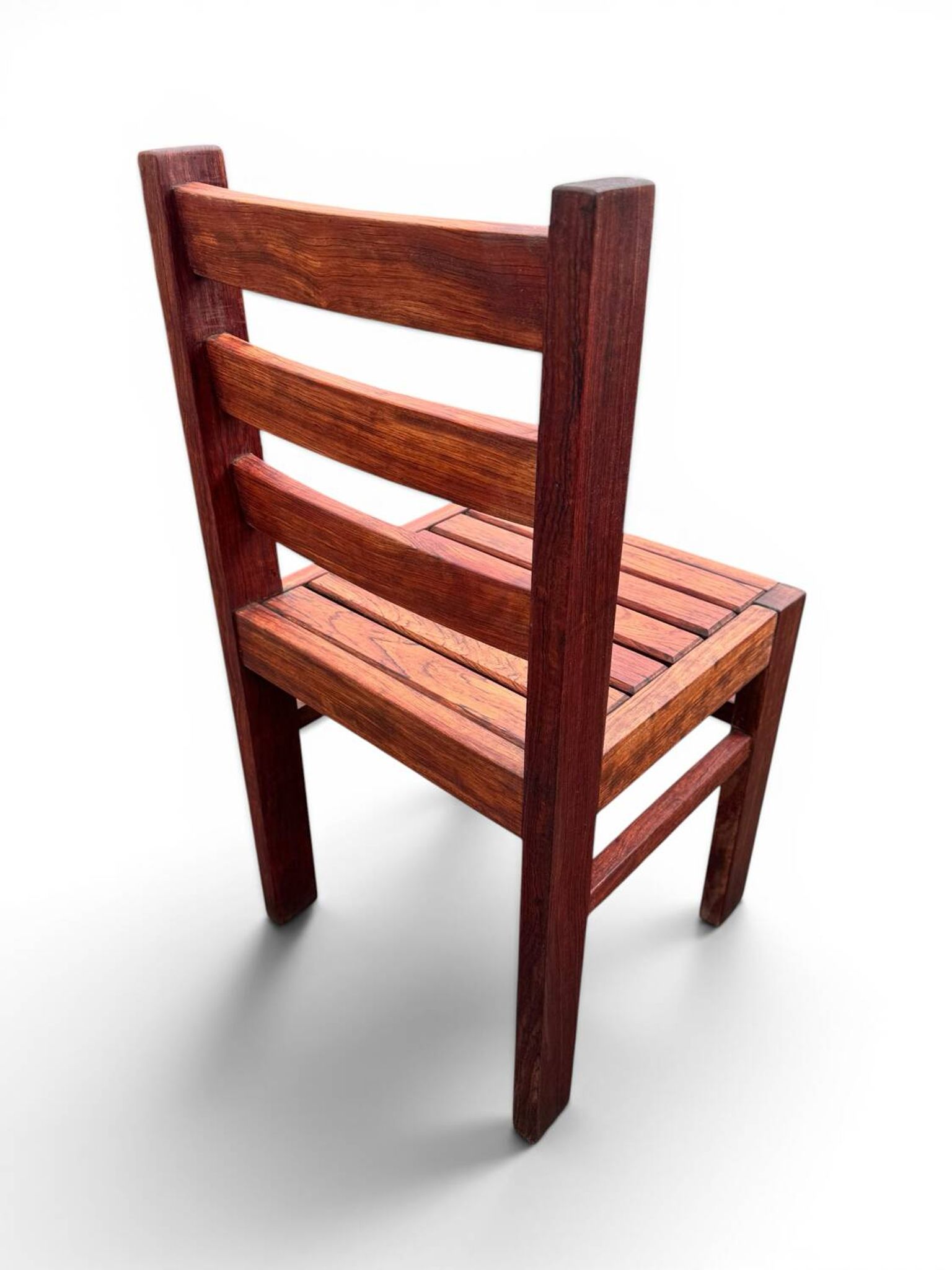 Suite de 8 chaises brutalistes bois exotique massif (essingan) 1960