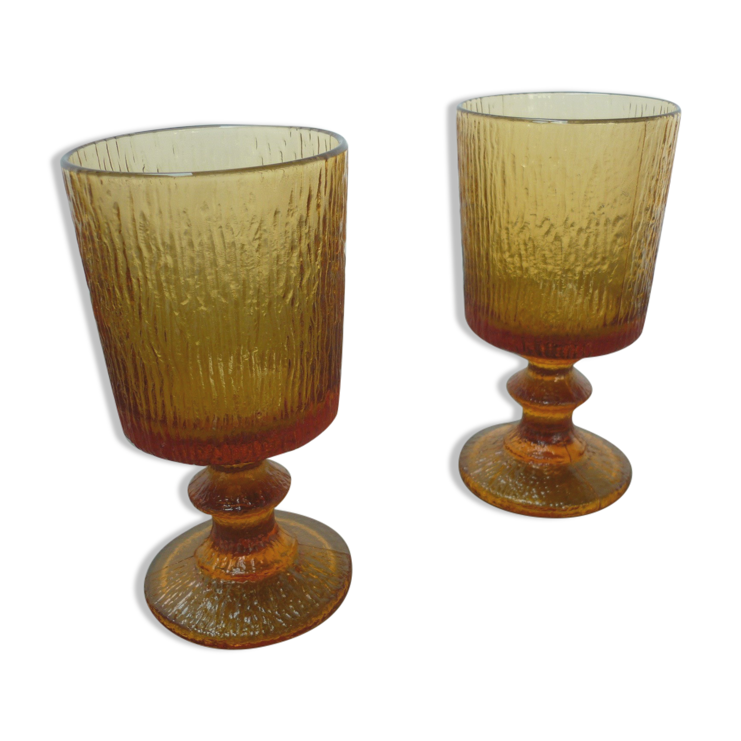 2 amber glass foot glasses