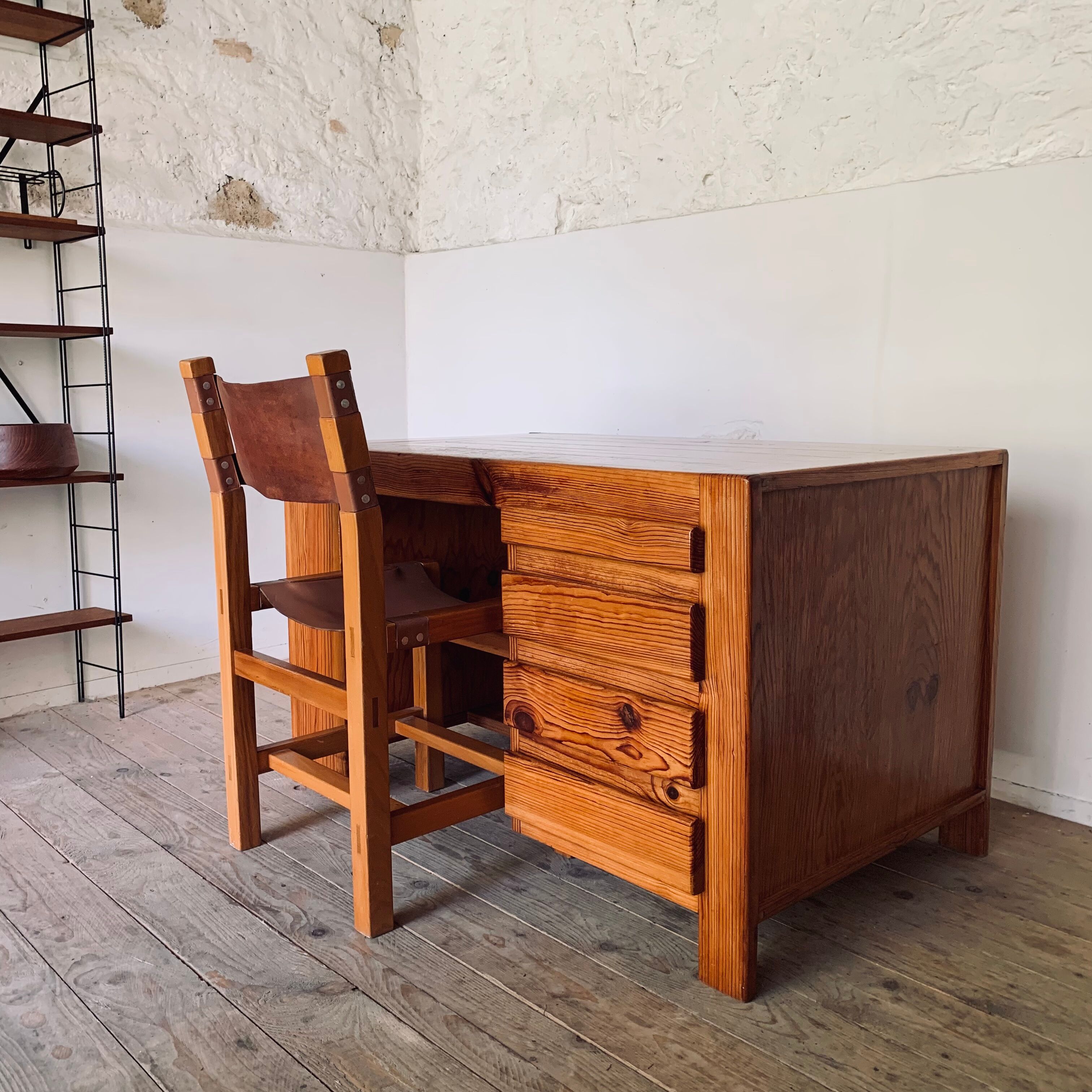 Bureau vintage en pin style maison Regain