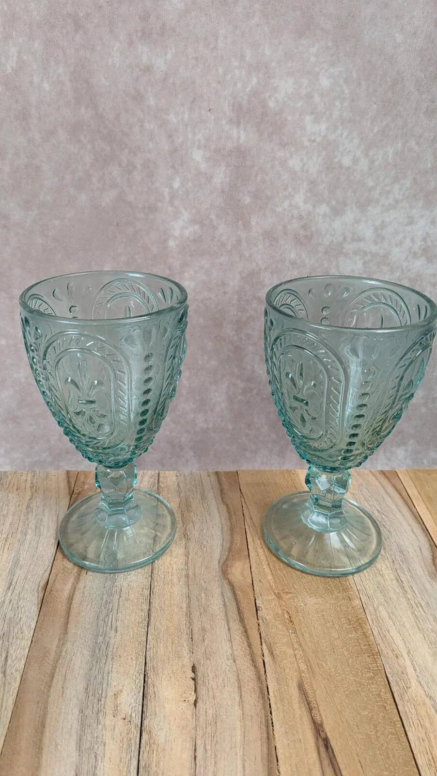 Set of 4 moulded glass glasses – vintage style
