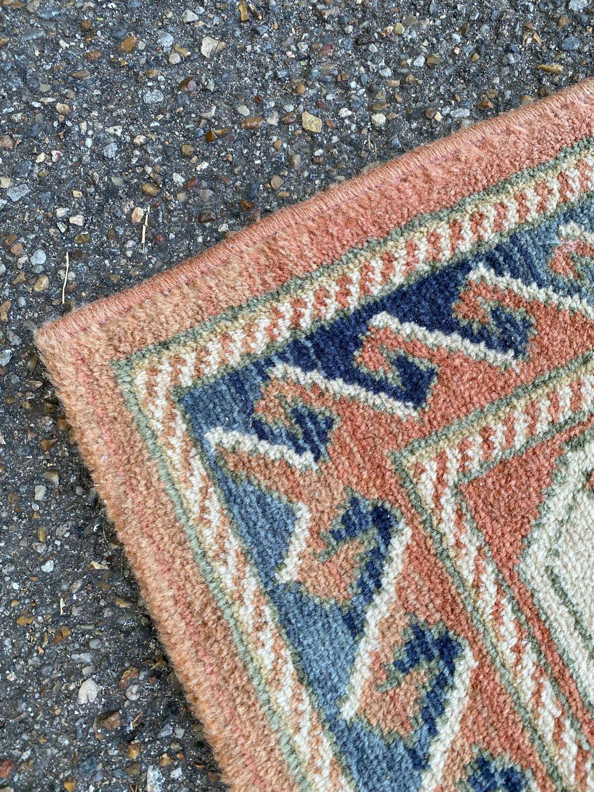 Large oriental wool rug with terracotta geometric patterns 200x300cm