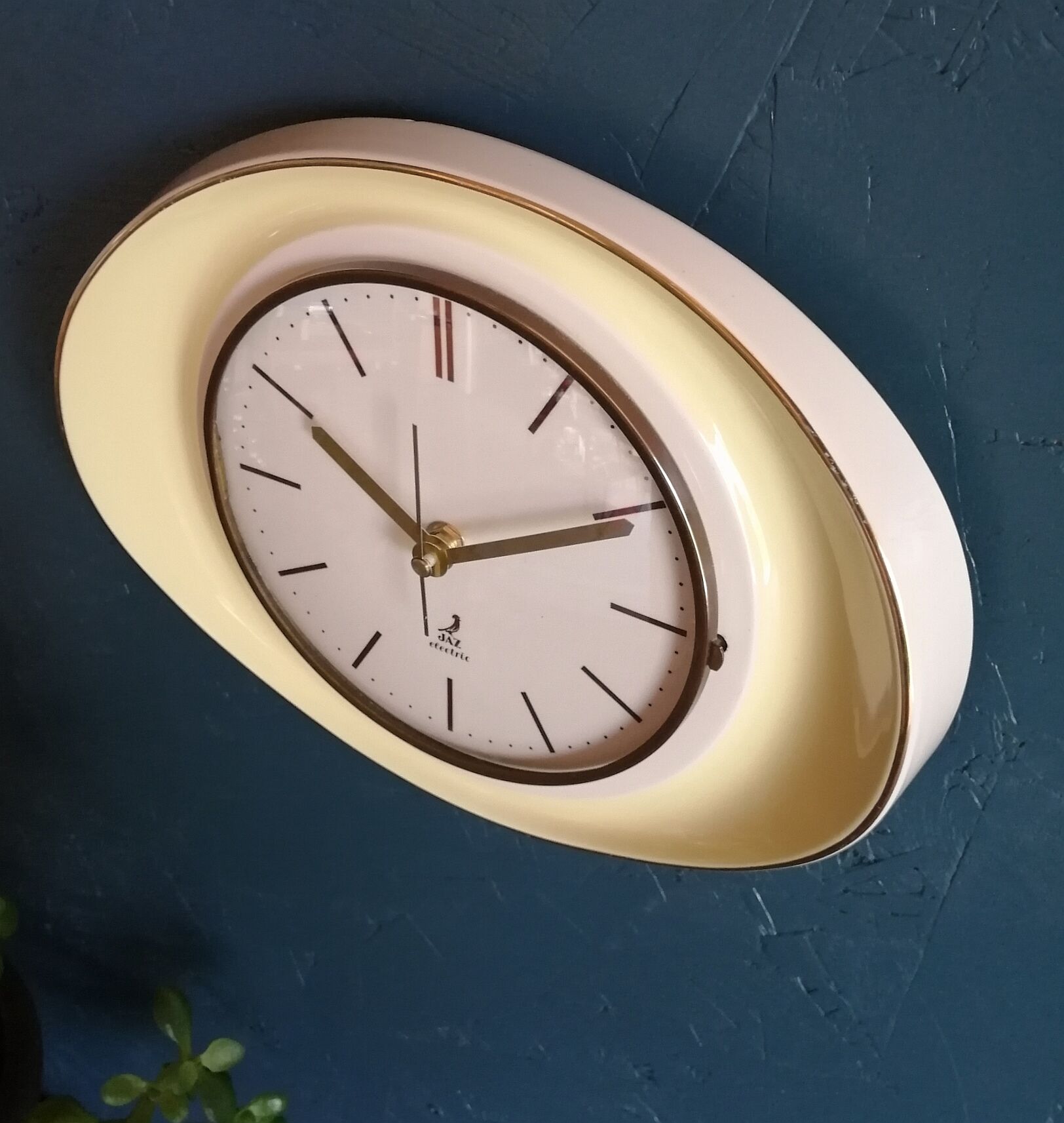 Vintage ceramic clock oval silent wall clock "Jaz yellow white gold"