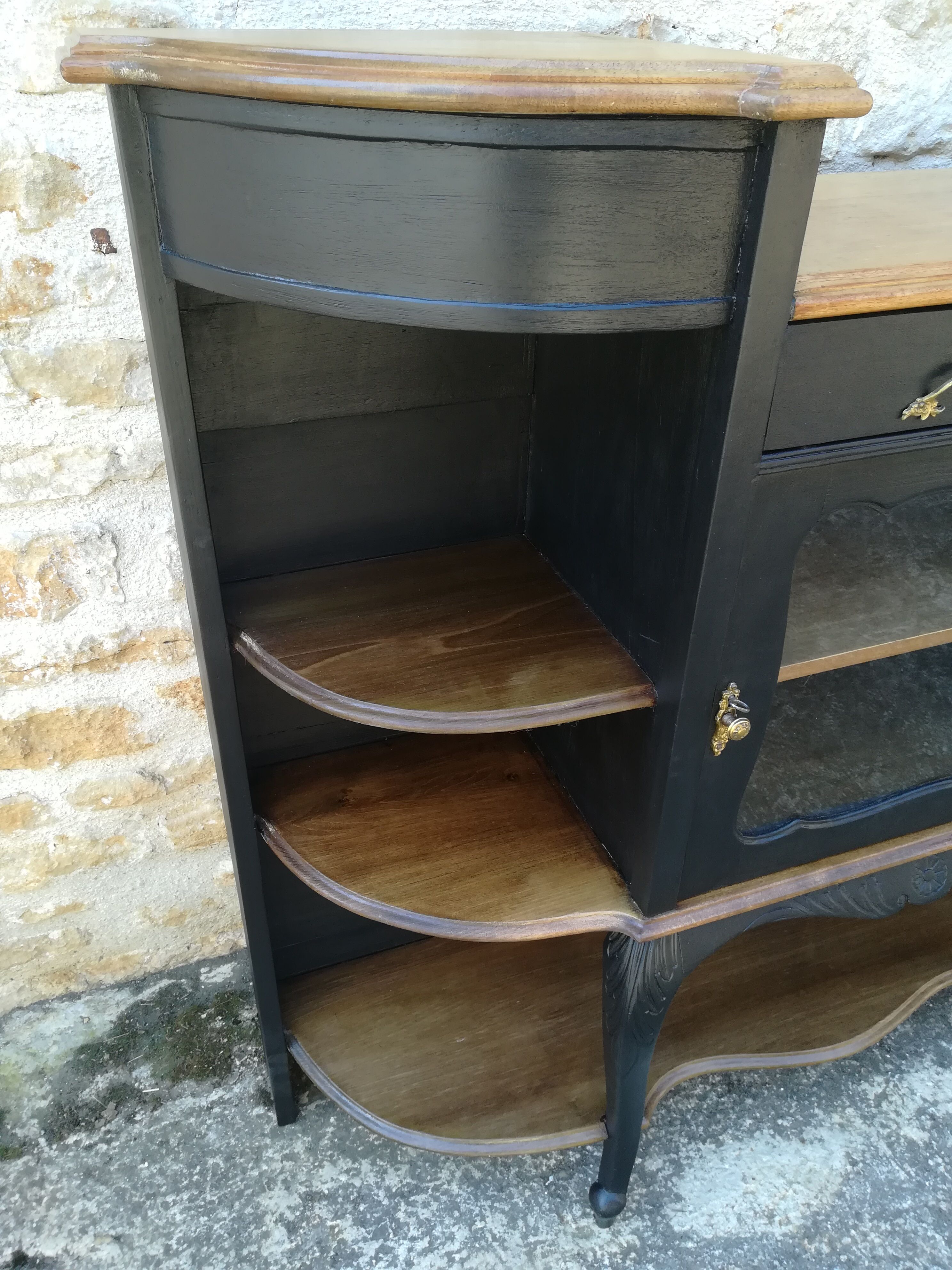 Napoleon III showcase shelf