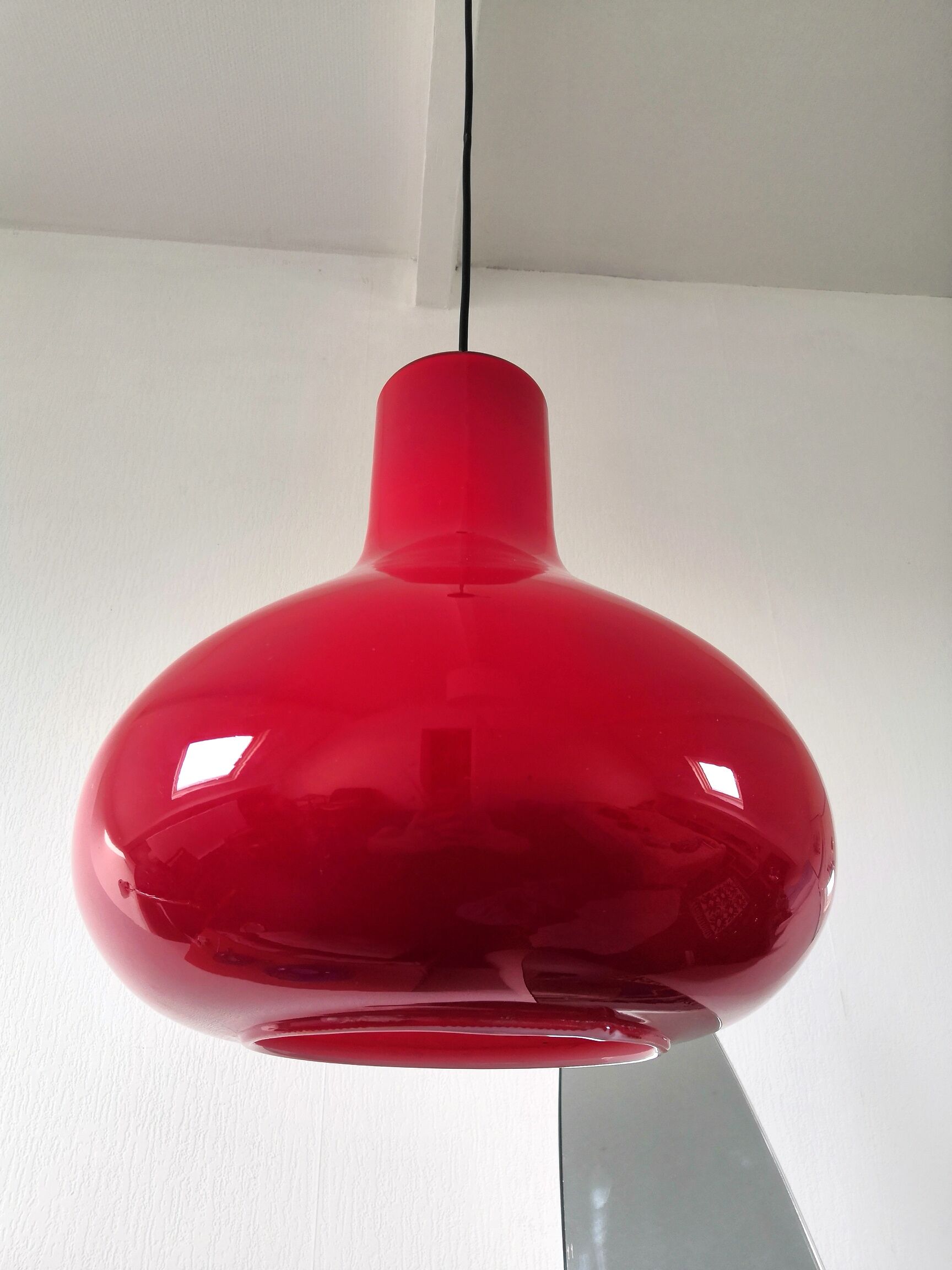 Suspension in red opaline design 70s