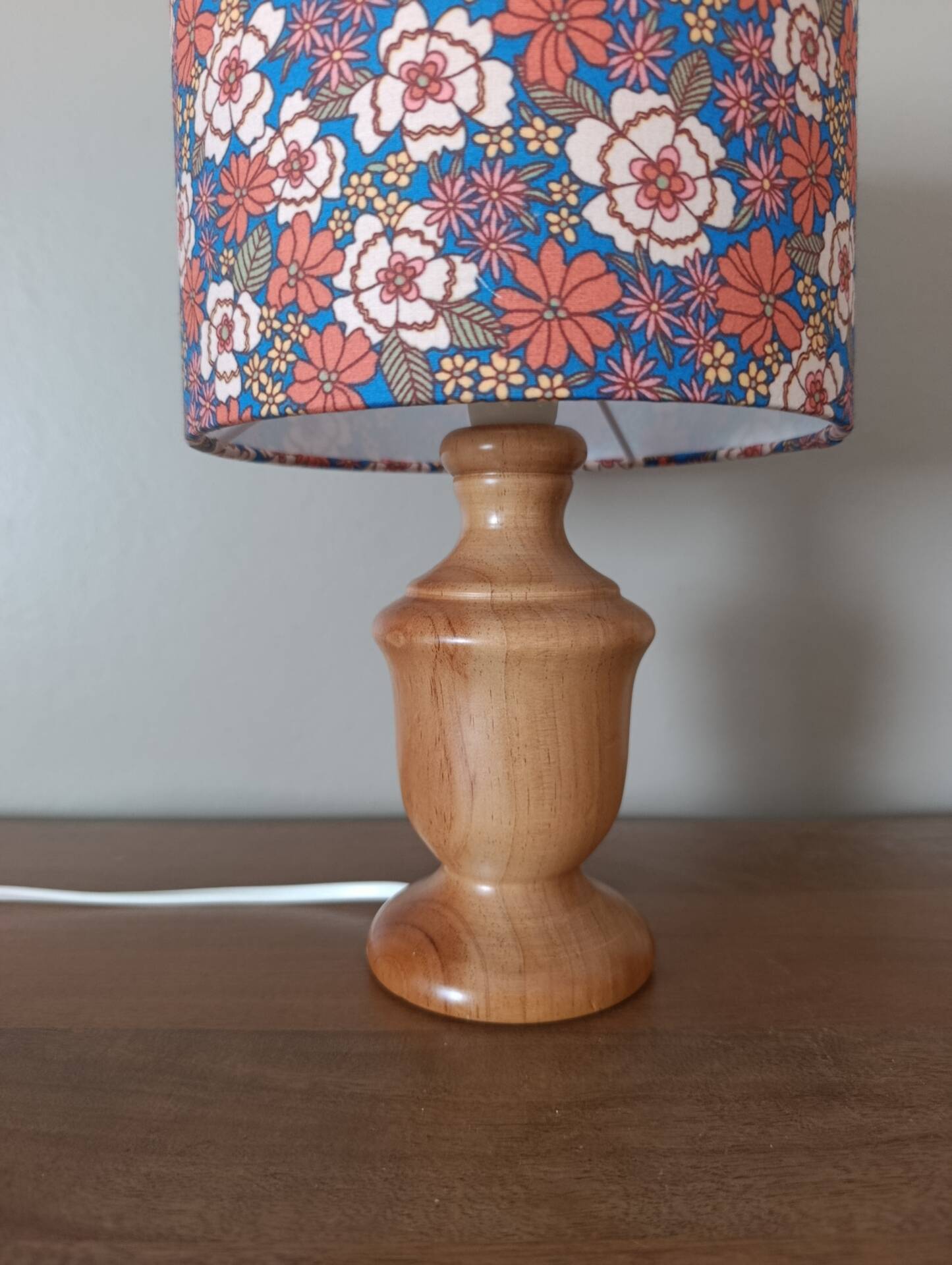 lampe bois vintage inspiration pop liberty/fleurs