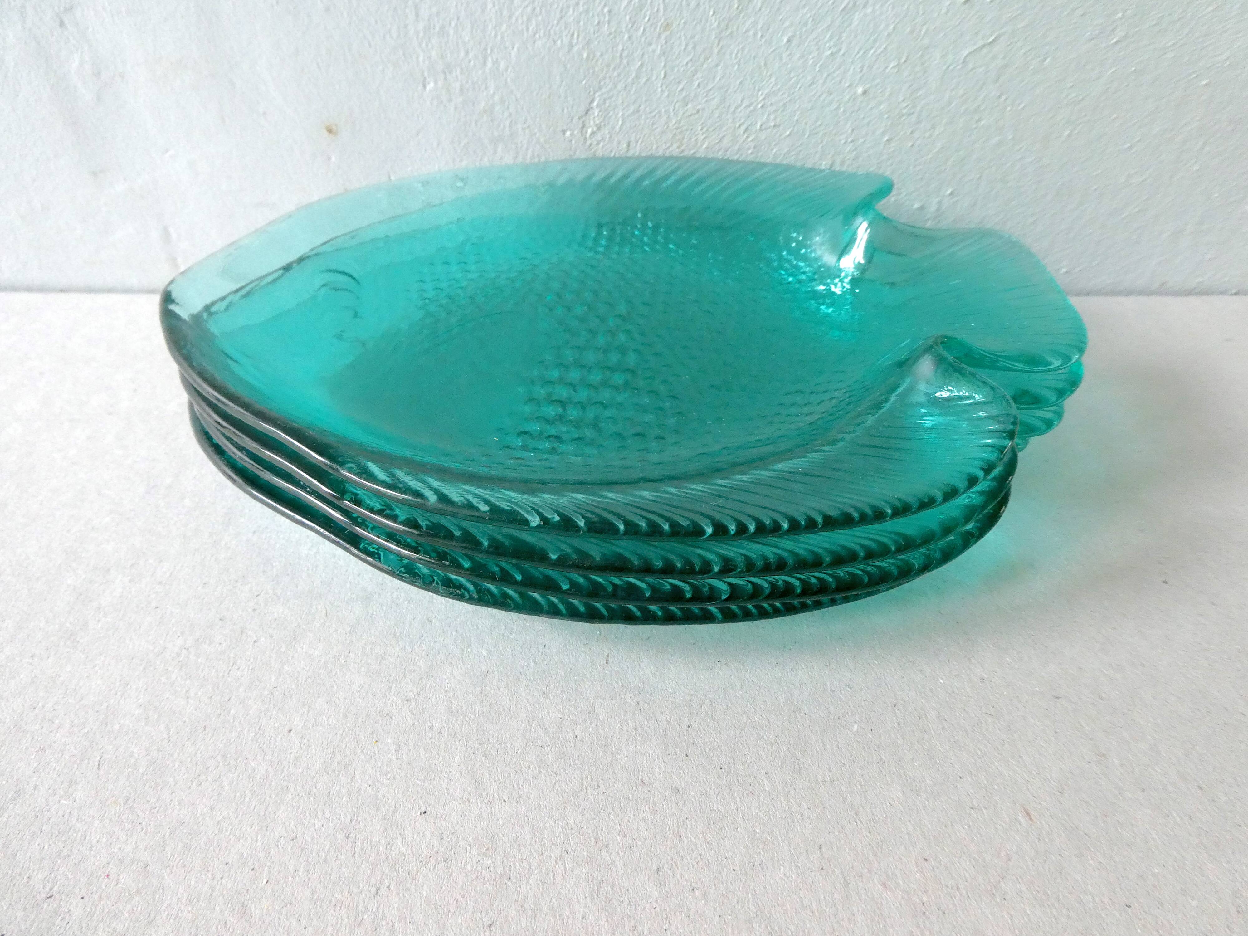 Set of 4 cups shaped fish colored green glass of the 70s