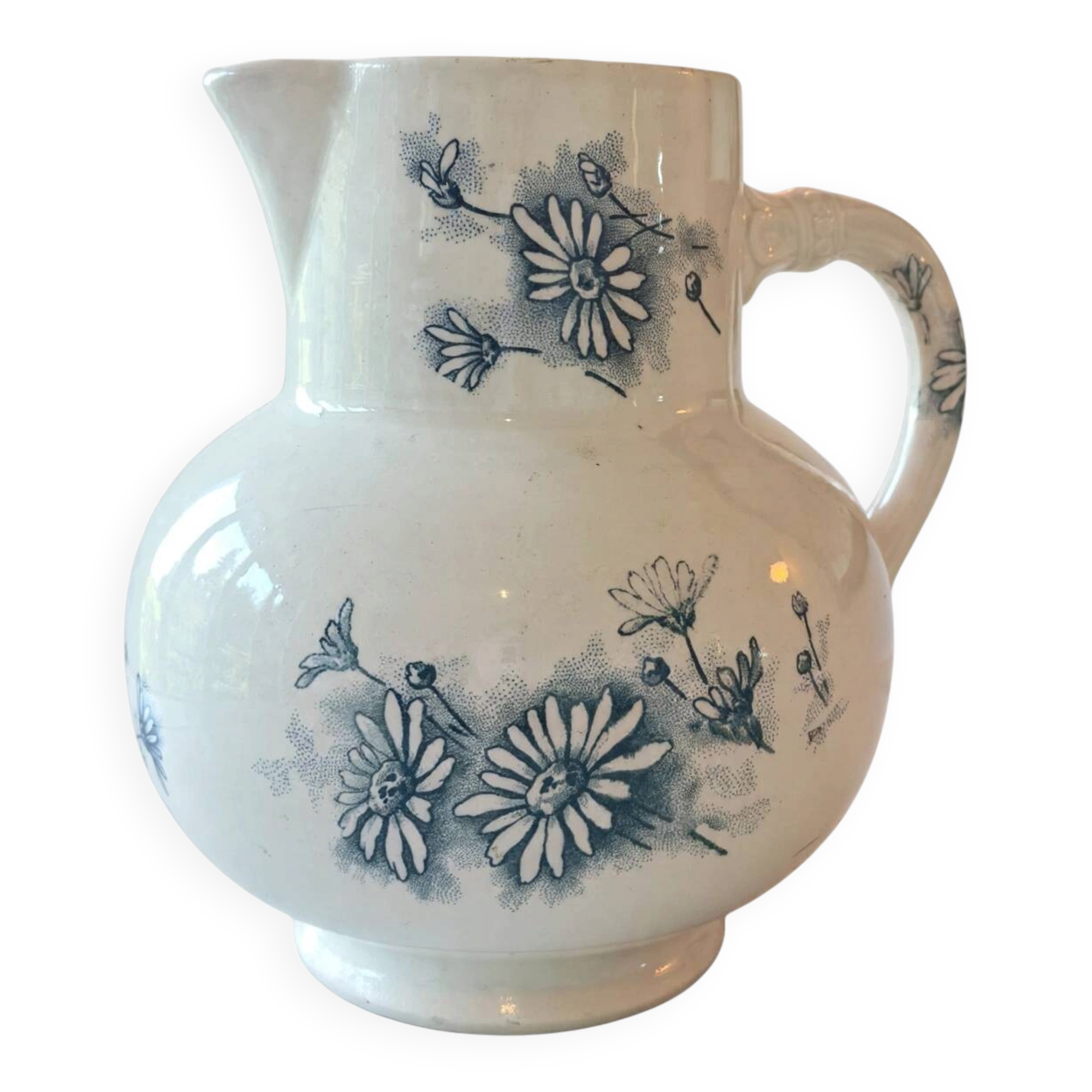 Antique water jug in ironstone, Sarreguemines, decorated with blue daisies.