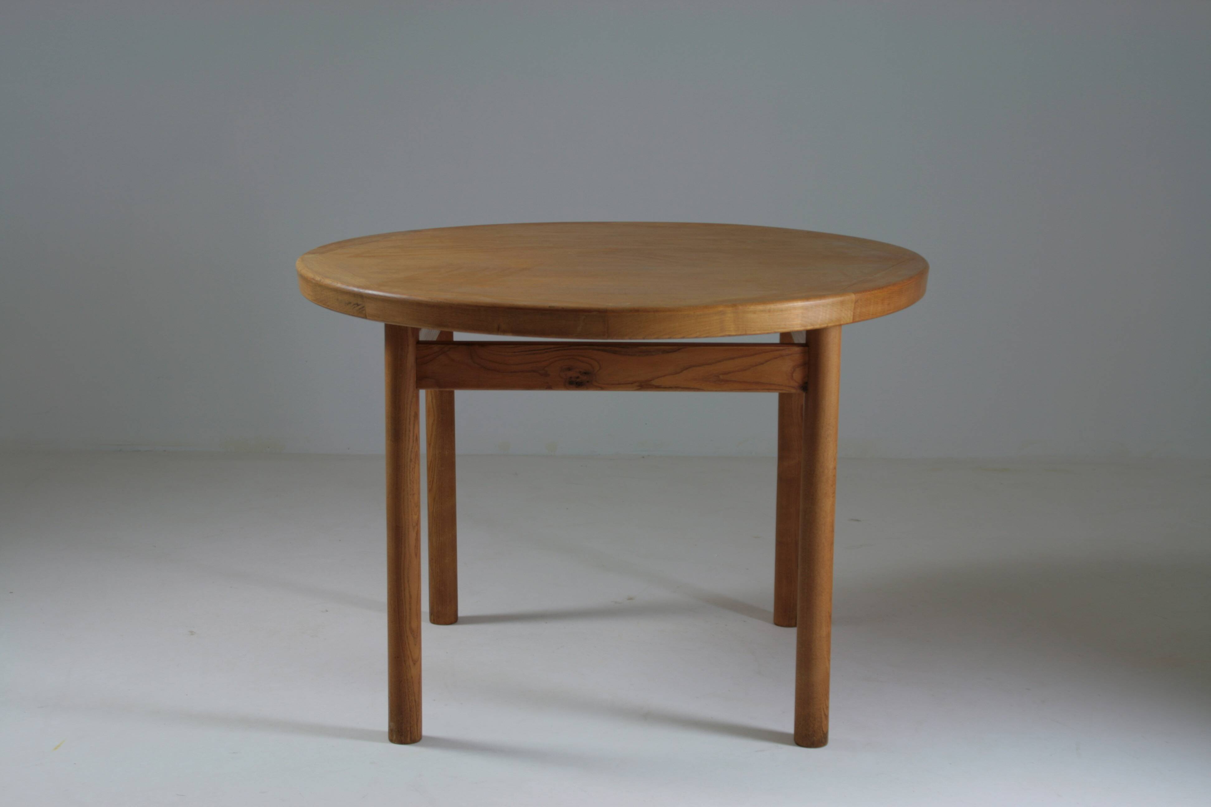 Round table model Dordogne by Robert Sentou, France