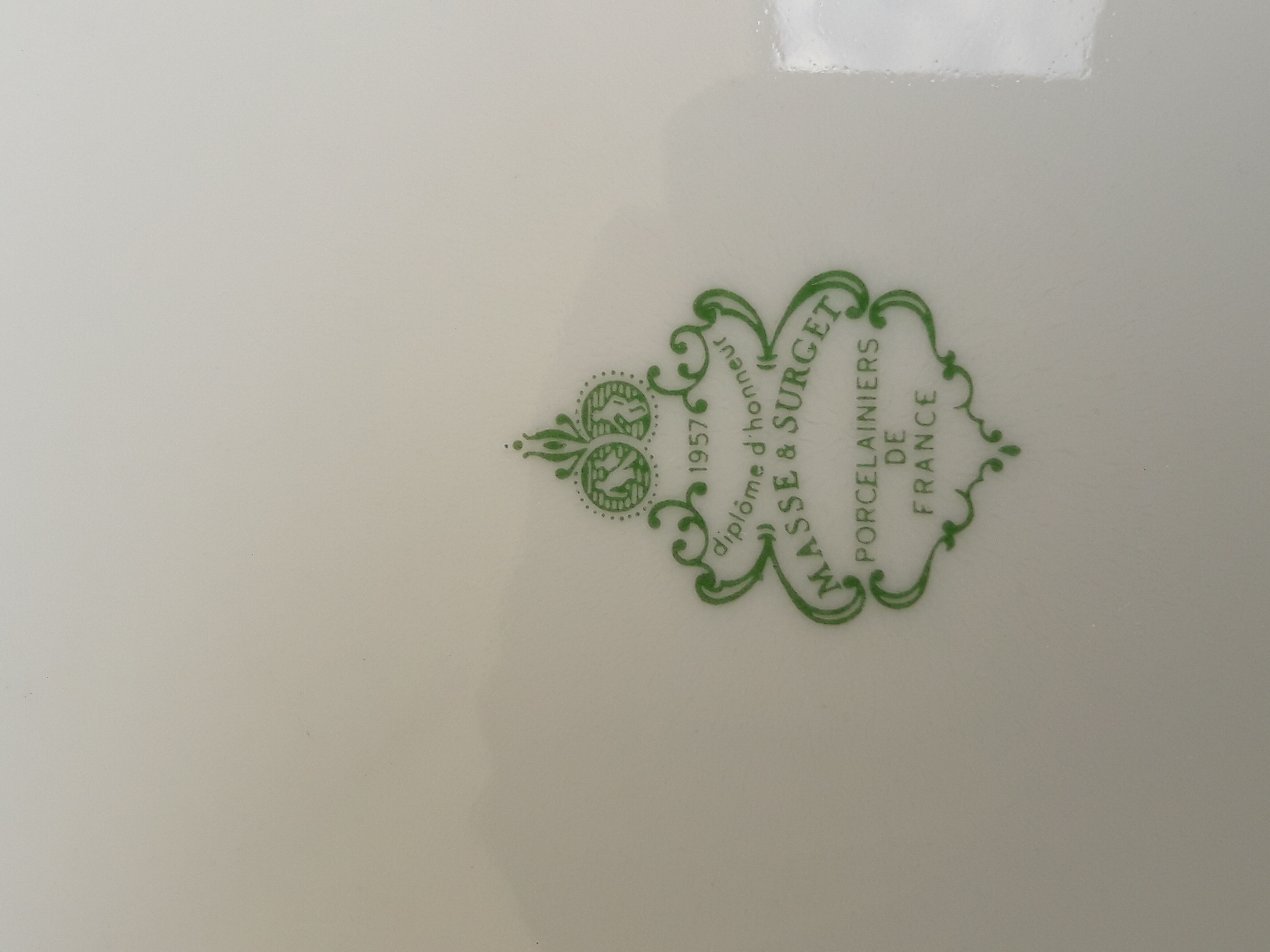 2 porcelain plates Mass and Surget diam 24 cm