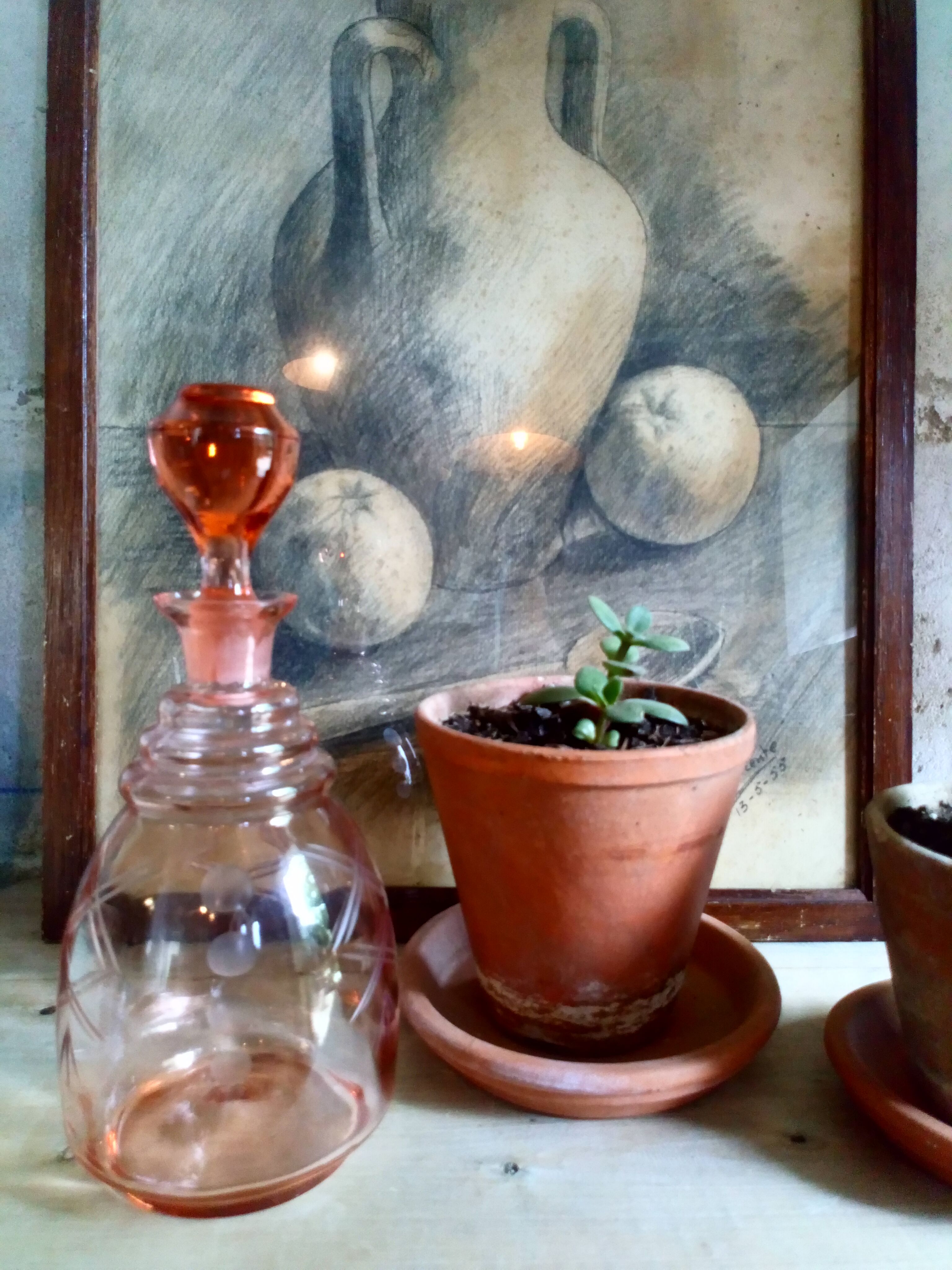 Carafe en verre gravé rose
