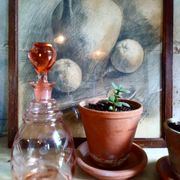 Carafe en verre gravé rose