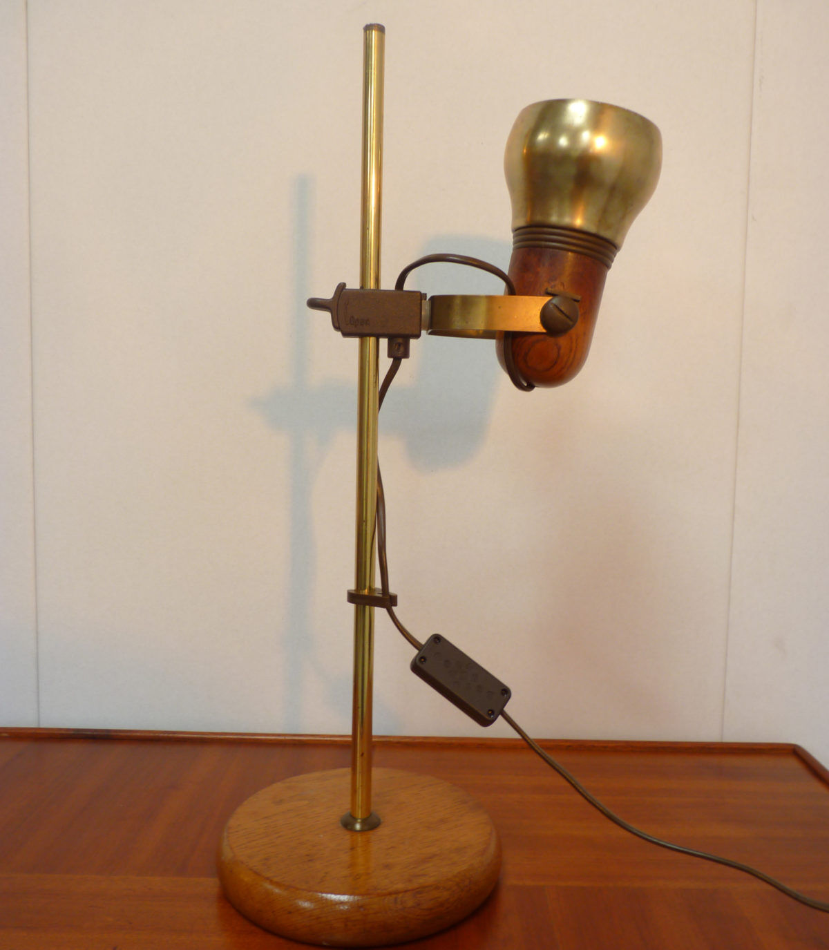 Table lamp in brass and wood 70s