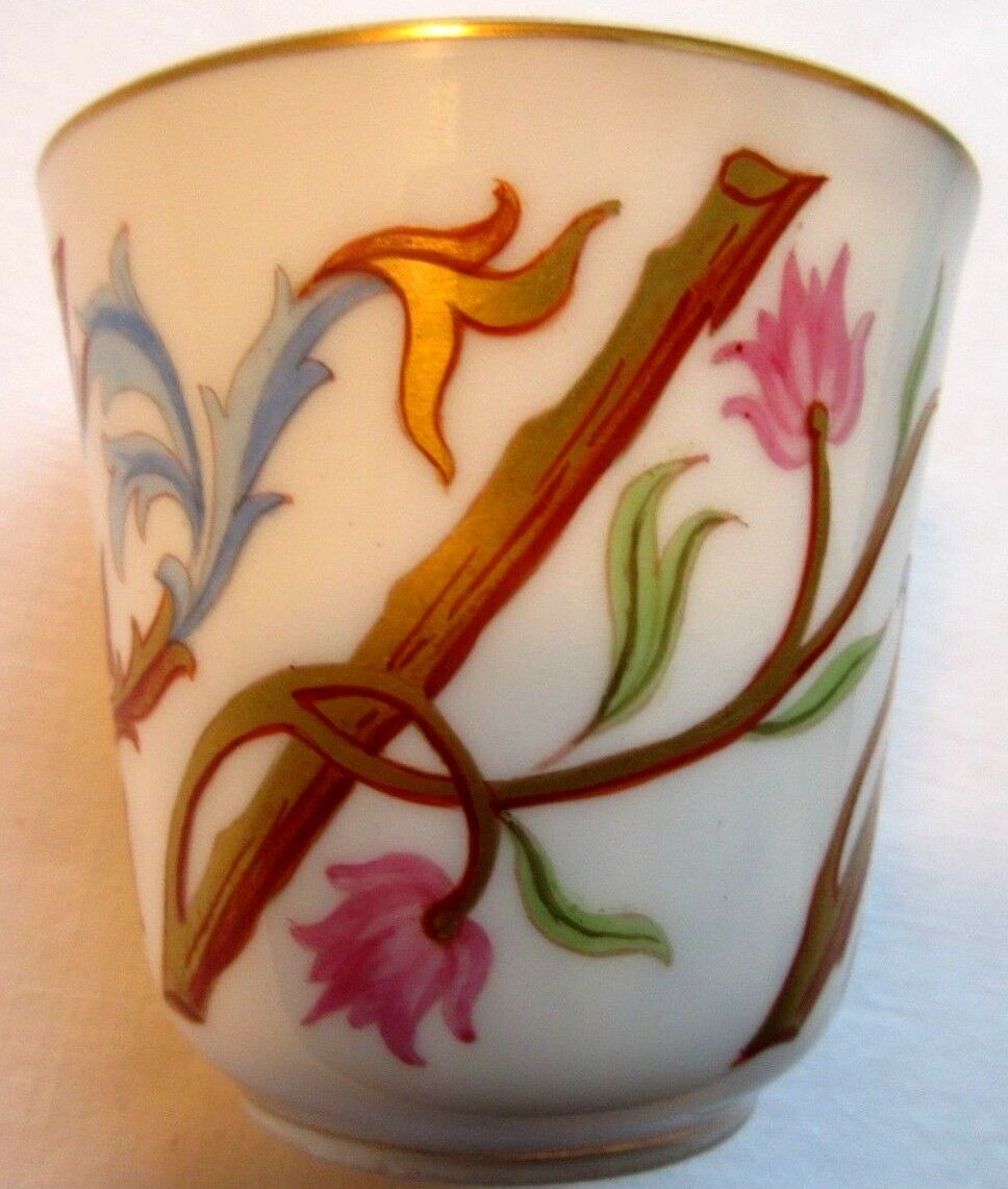 Timbale Napoleon III, fine porcelain, Acanthes and flowers, interior fine gold