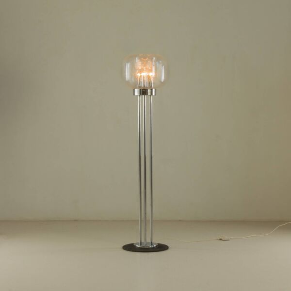 Lampe de sol en verre de Murano italienne attribuée à Toni Zuccheri, années 1970.
