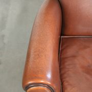 Timeless armchair made of sheepskin leather with a English look