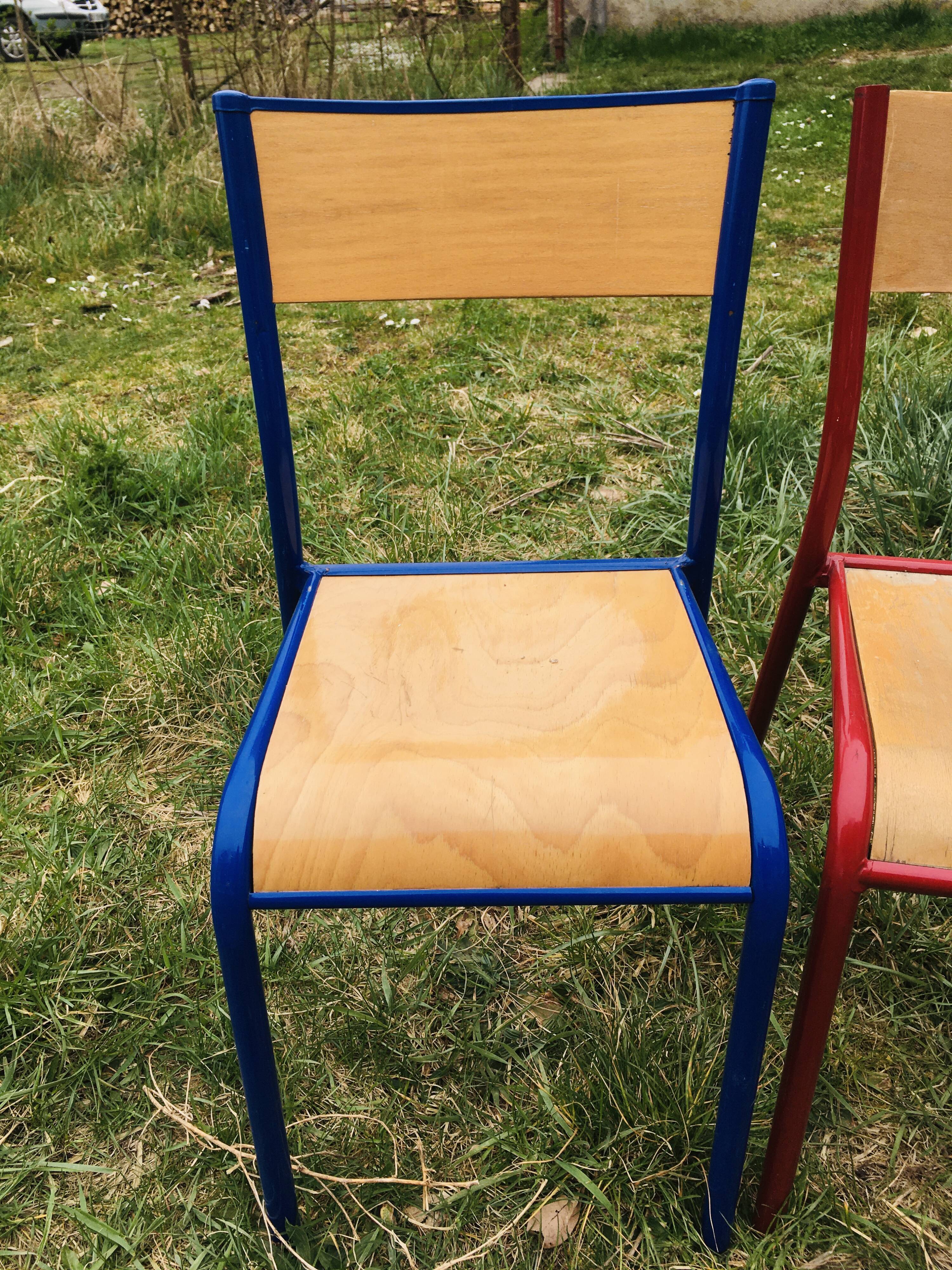 Set of 5 school chairs years '70 in red and blue