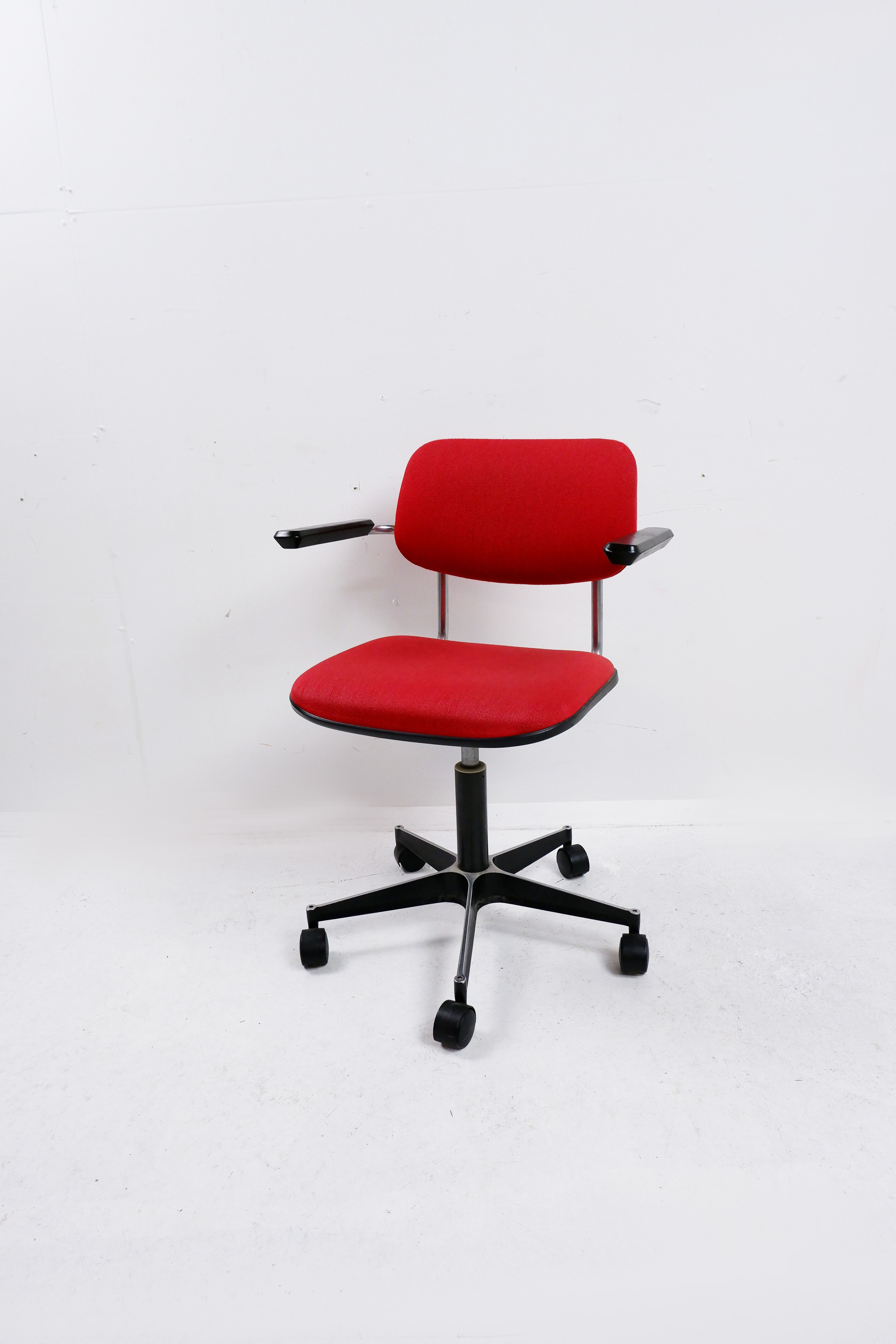 Gispen 1548 desk chair by A. Cordemeyer