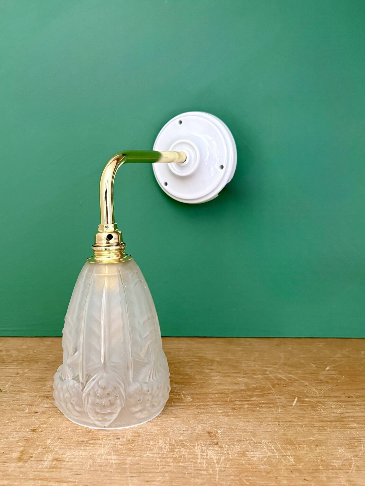 Curved tulip vintage Art Deco wall light in frosted glass