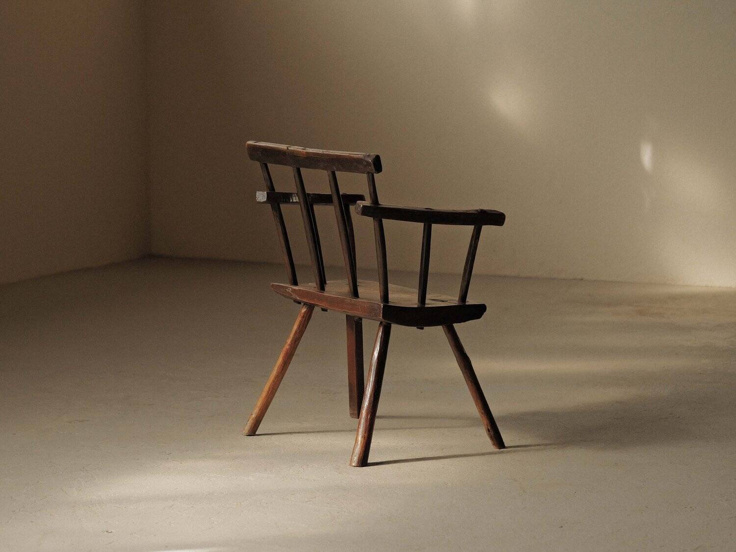 Fauteuil en bois massif, art populaire, Royaume-Uni , XIXᵉ siècle