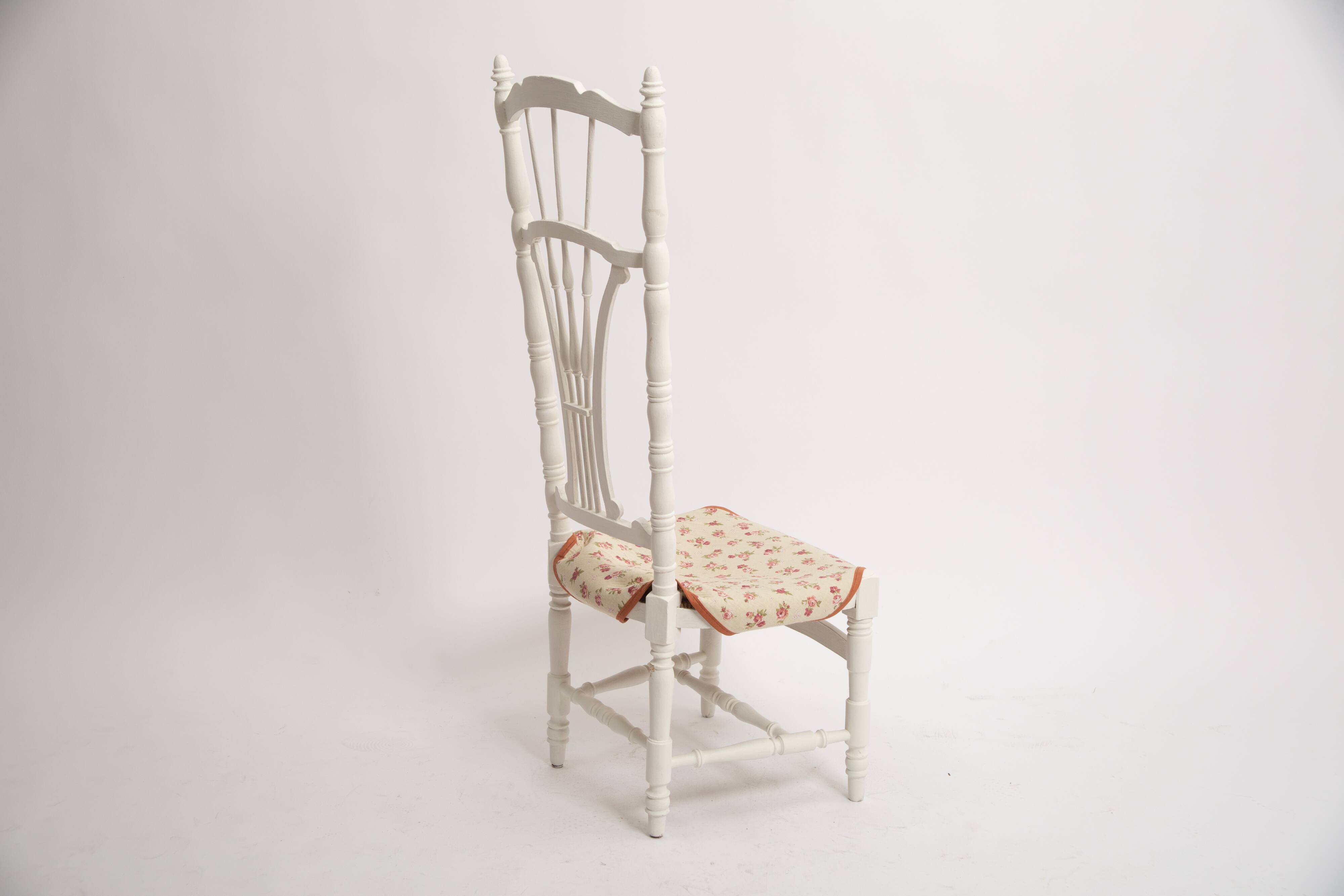 Napoleon 3 shabby white nurse chair