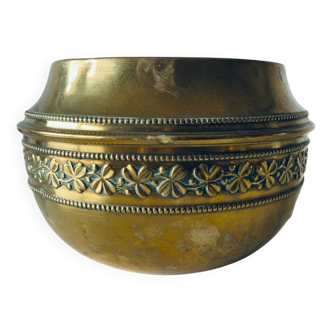 Cache pot en laiton signé
