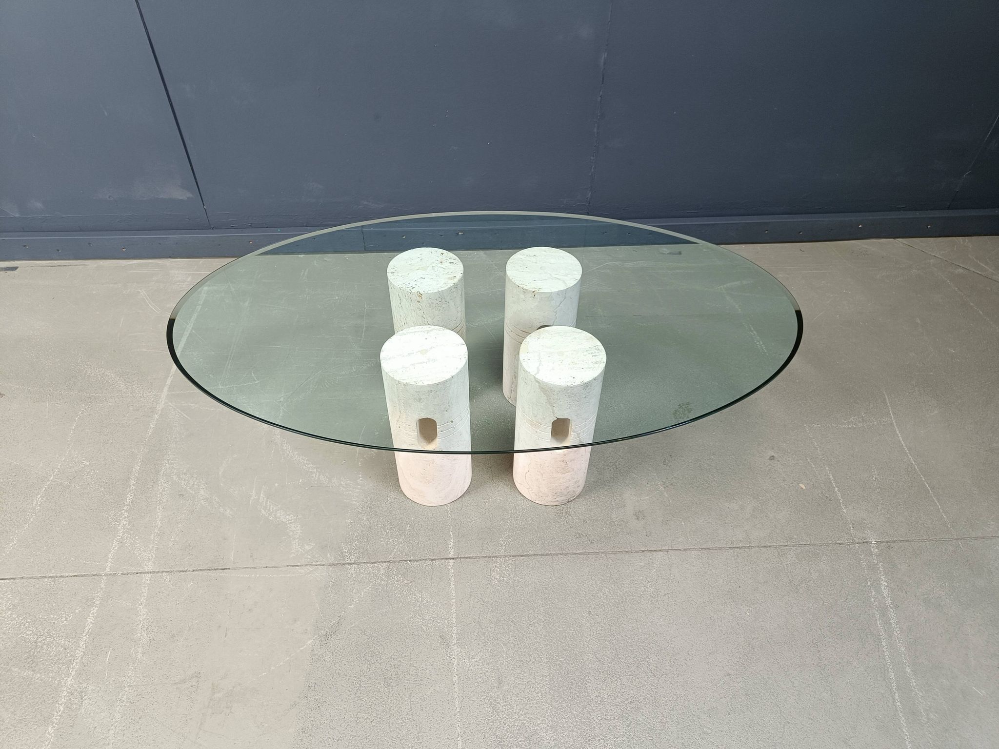Table basse vintage en travertin et verre, années 1970