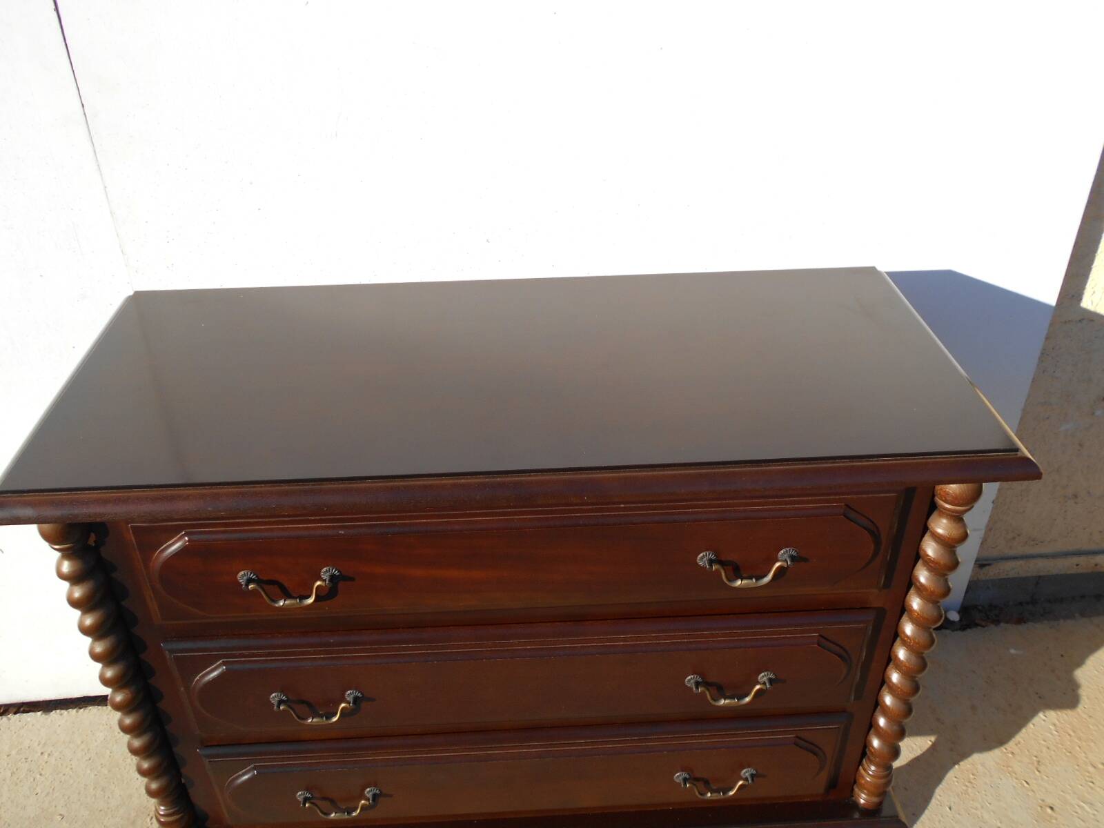 Commode 3 tiroirs de style Louis XIII