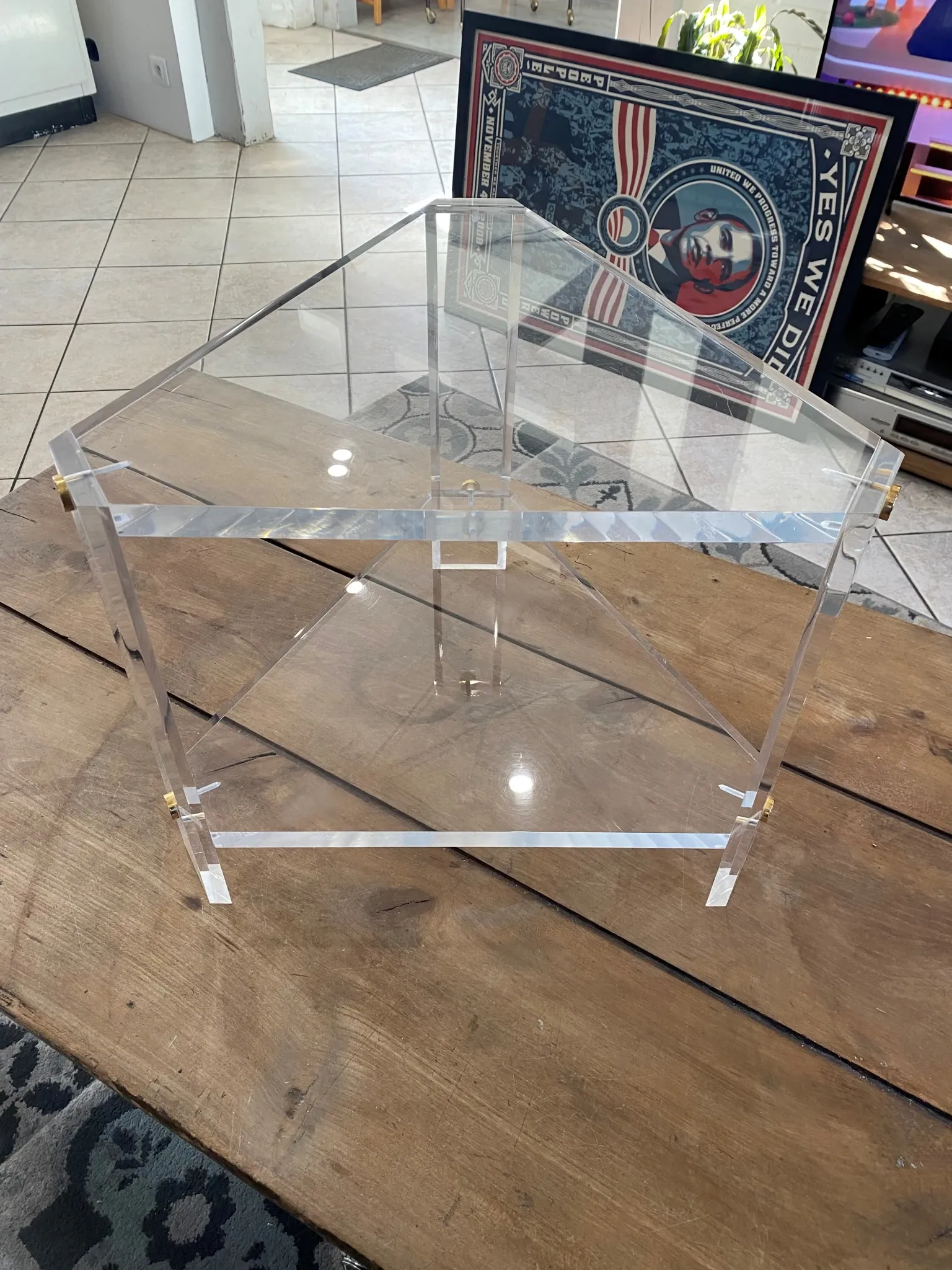 Triangular plexiglass coffee table end table Altuglas David Lange 70