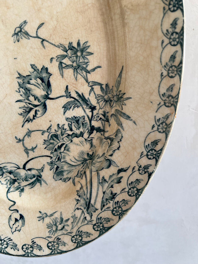 Large oval flat Terre de Fer Gien