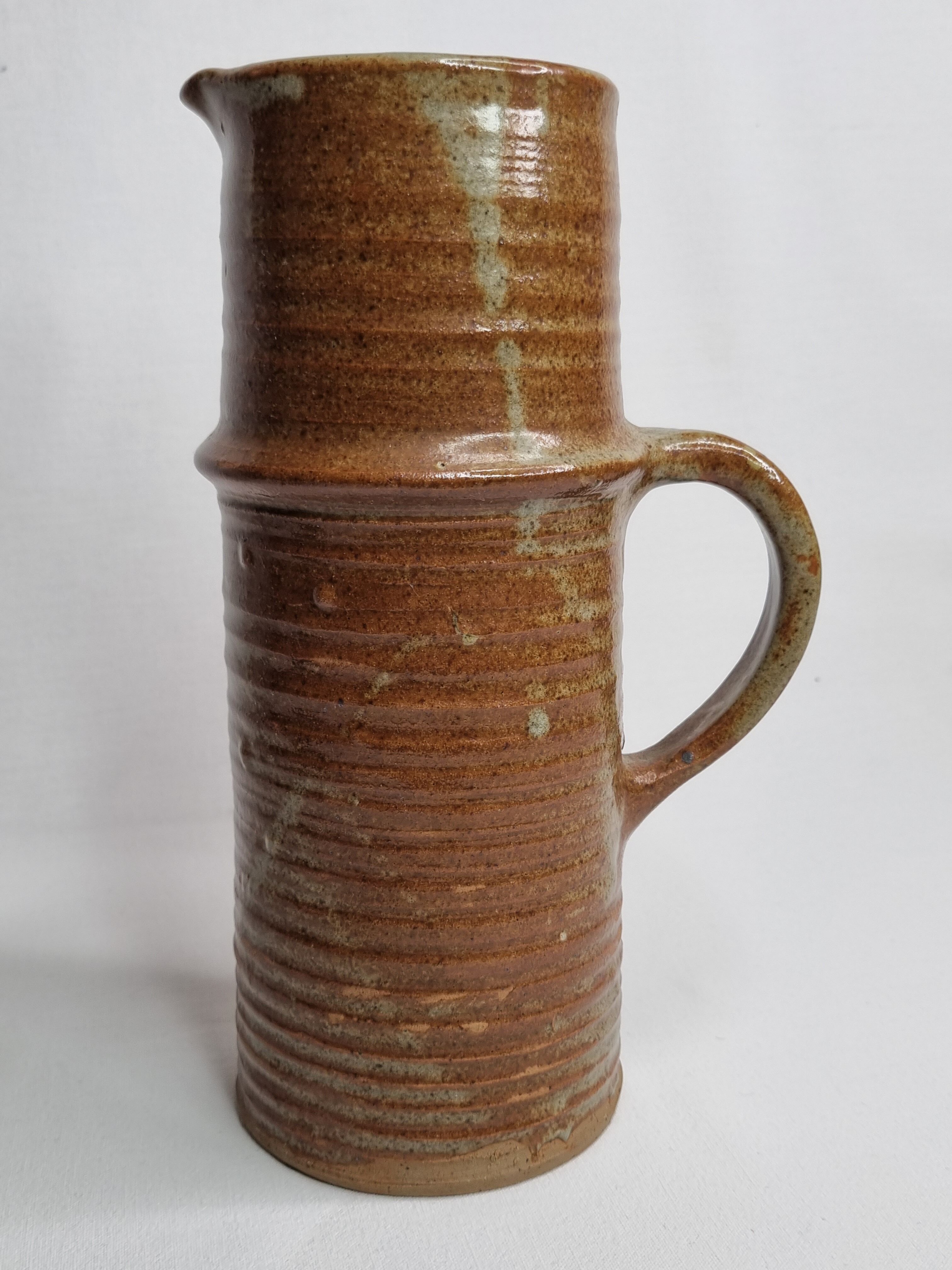 Pichet en grès pyrité signé, années 60-70, 25 cm