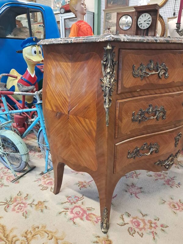 Commode galbée style Louis XV