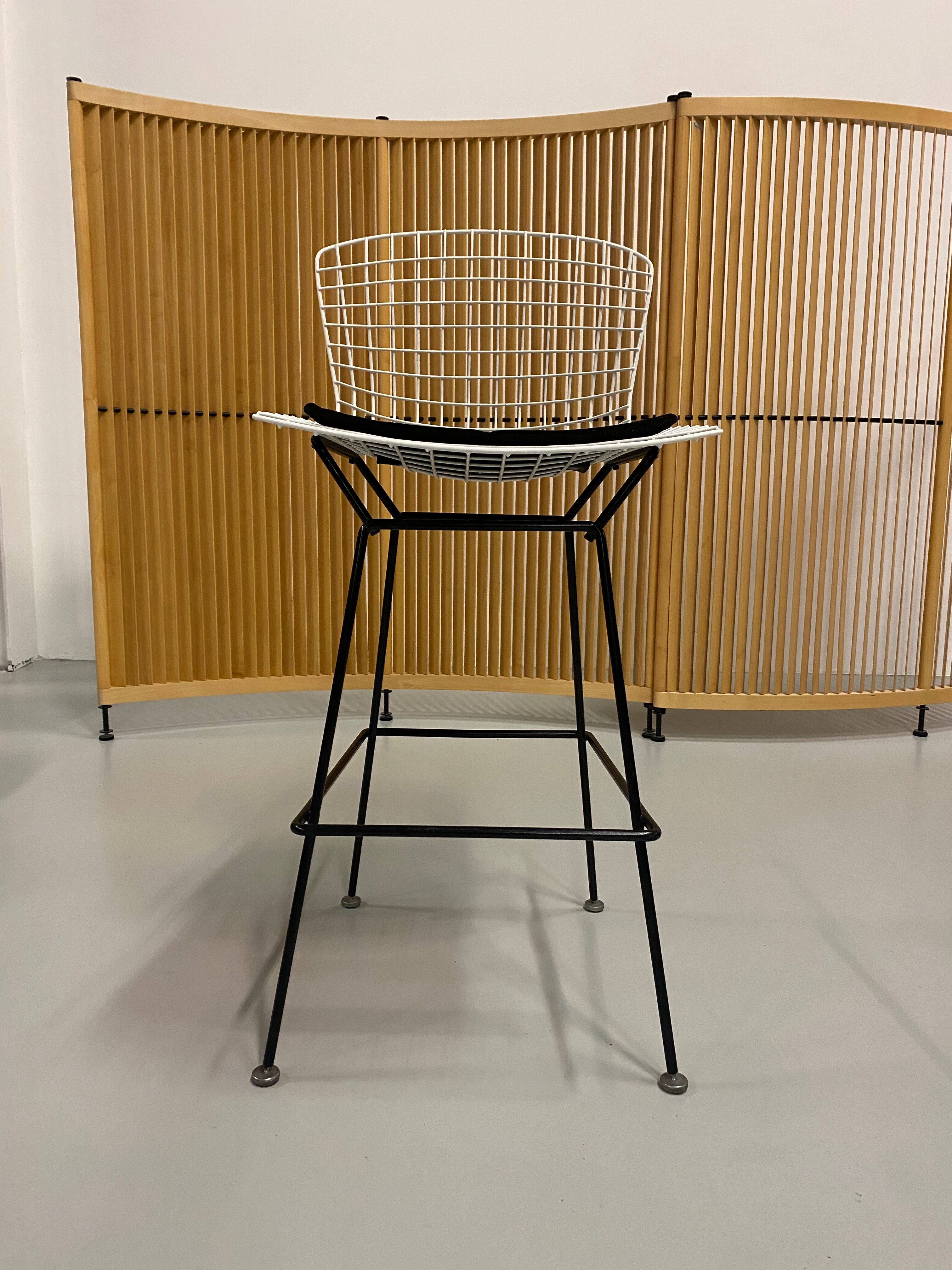 Wire barstools by Harry Bertoia for Knoll, 1960